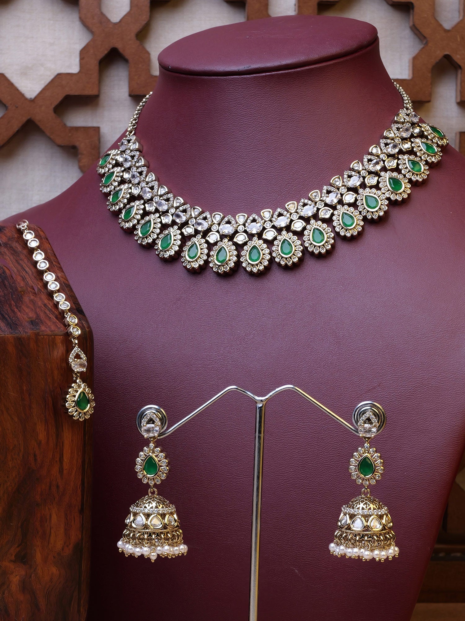 Noura Kundan Necklace Set in Green and Antique Gold