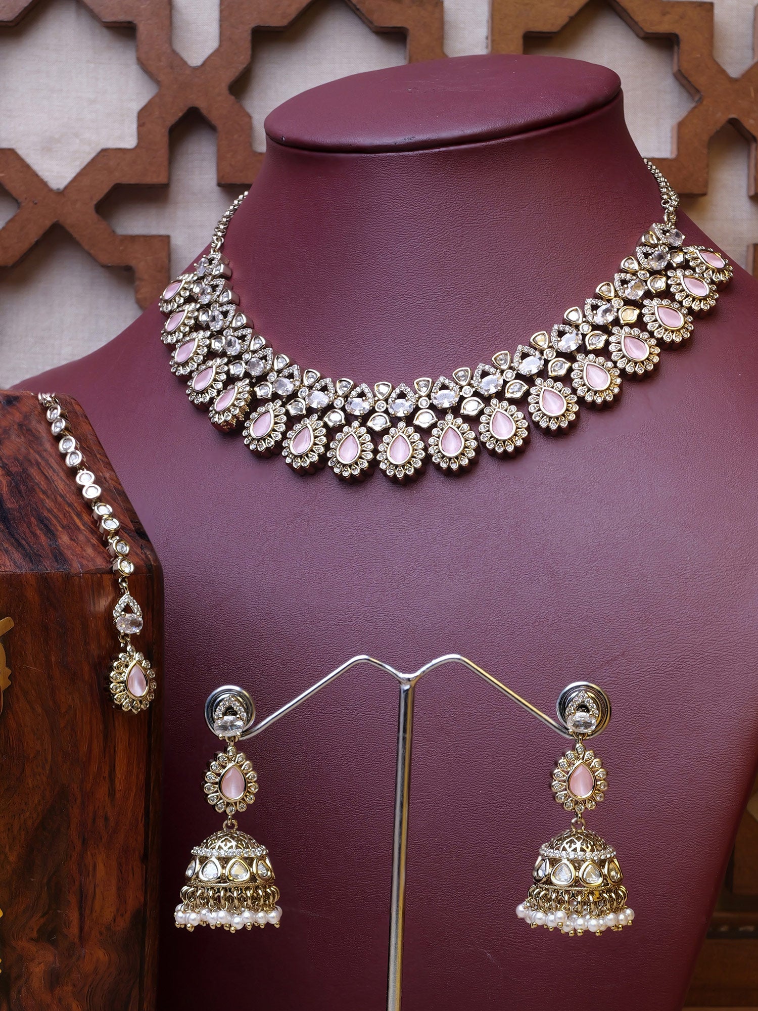 Noura Kundan Necklace Set in Light Pink and Antique Gold