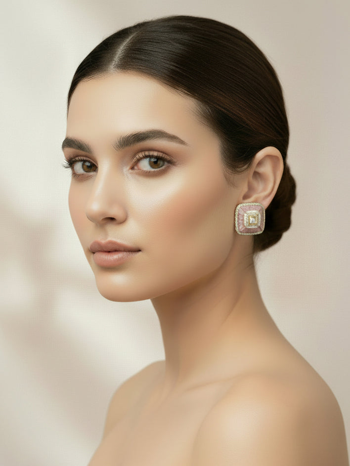 model with kundan earrings