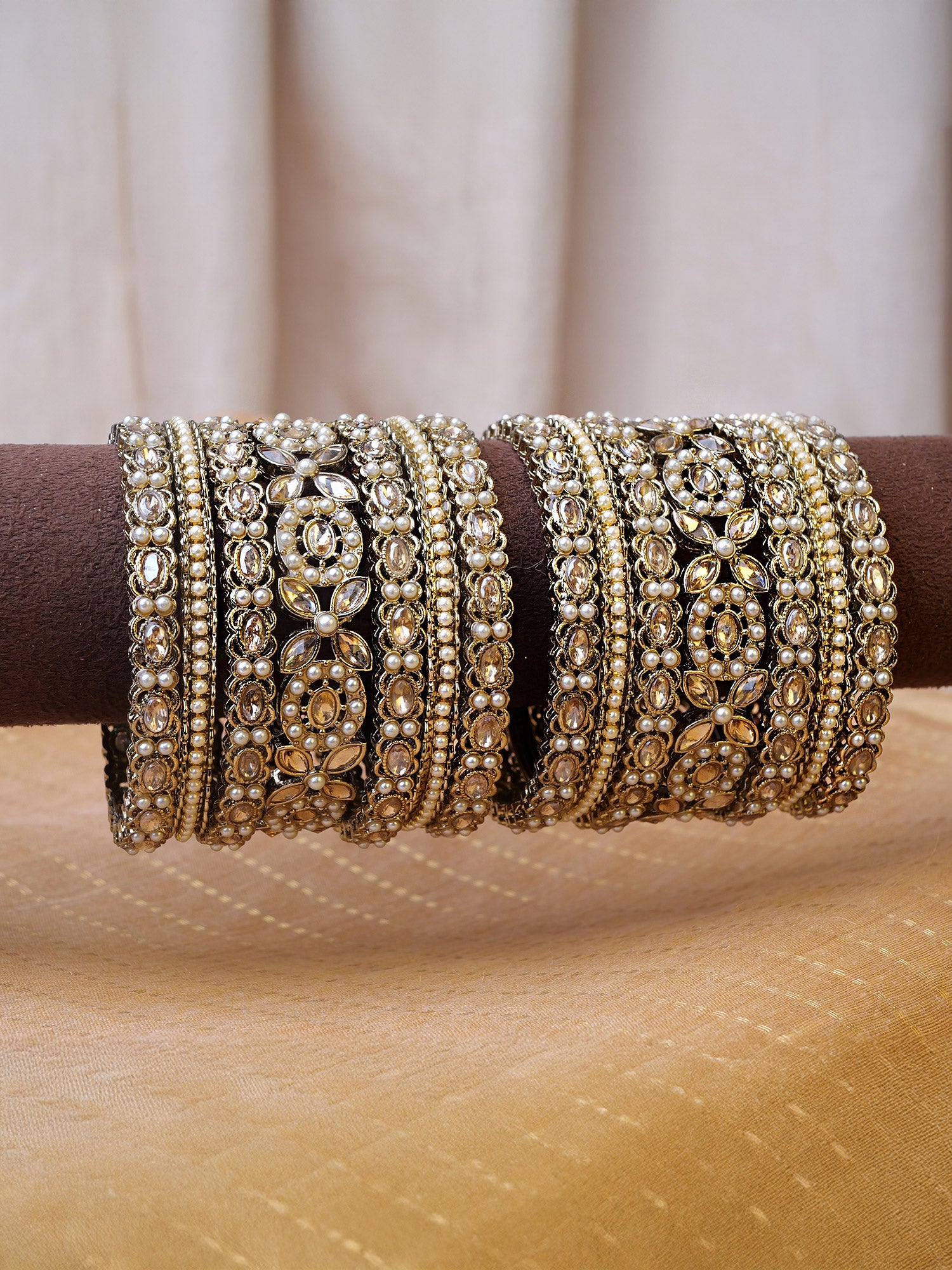 Minara Bangle Set in Pearl and Antique Gold