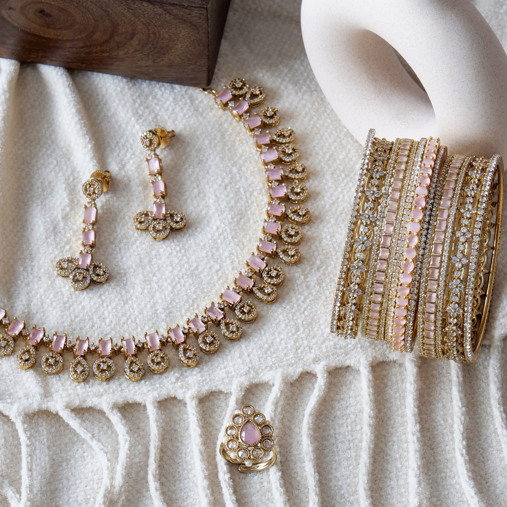 TEARDROP PEARL EDGE RING IN LIGHT PINK