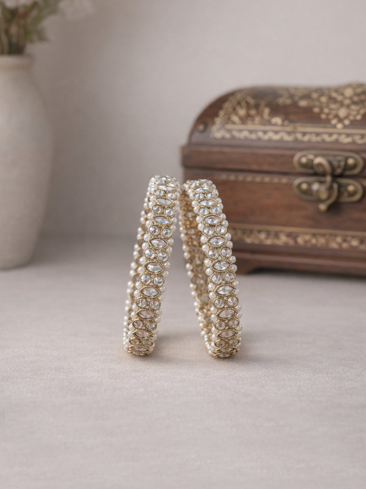 Panna Pearl Kadas in White