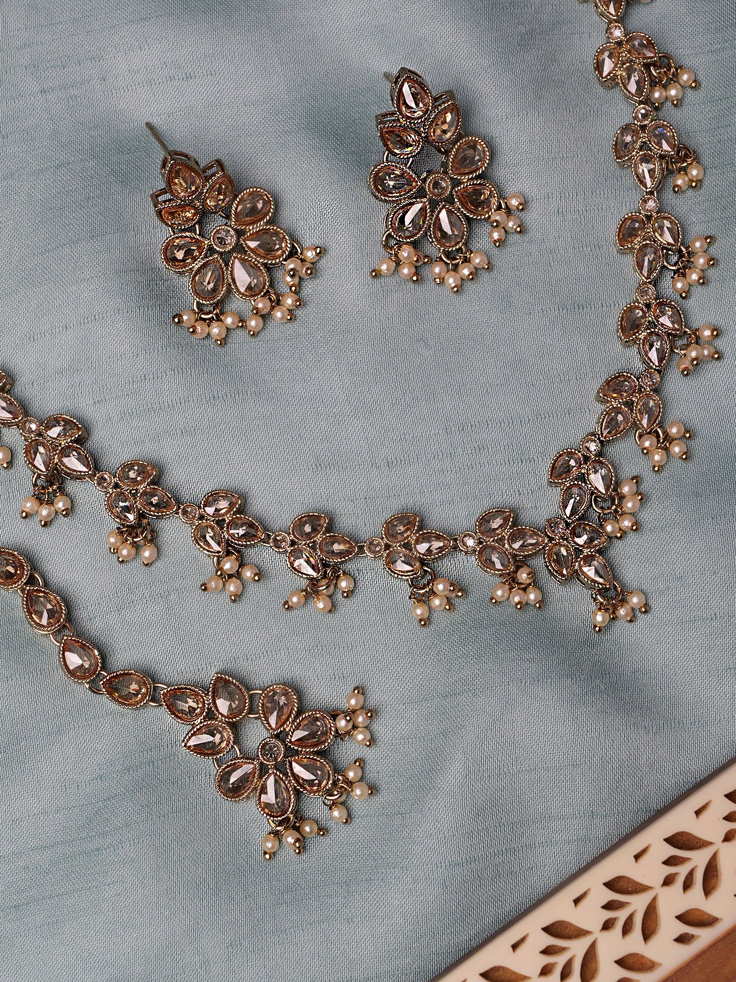 Pari Necklace Set in Pearl and Champagne