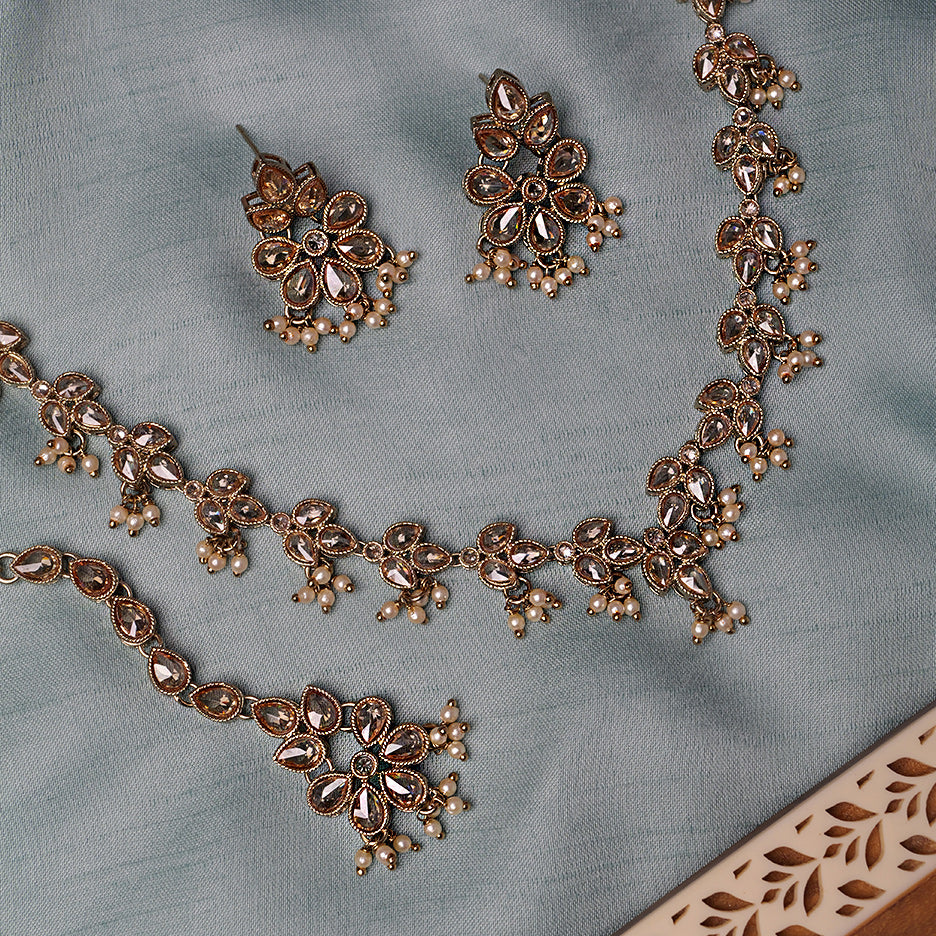 Pari Necklace Set in Pearl and Champagne