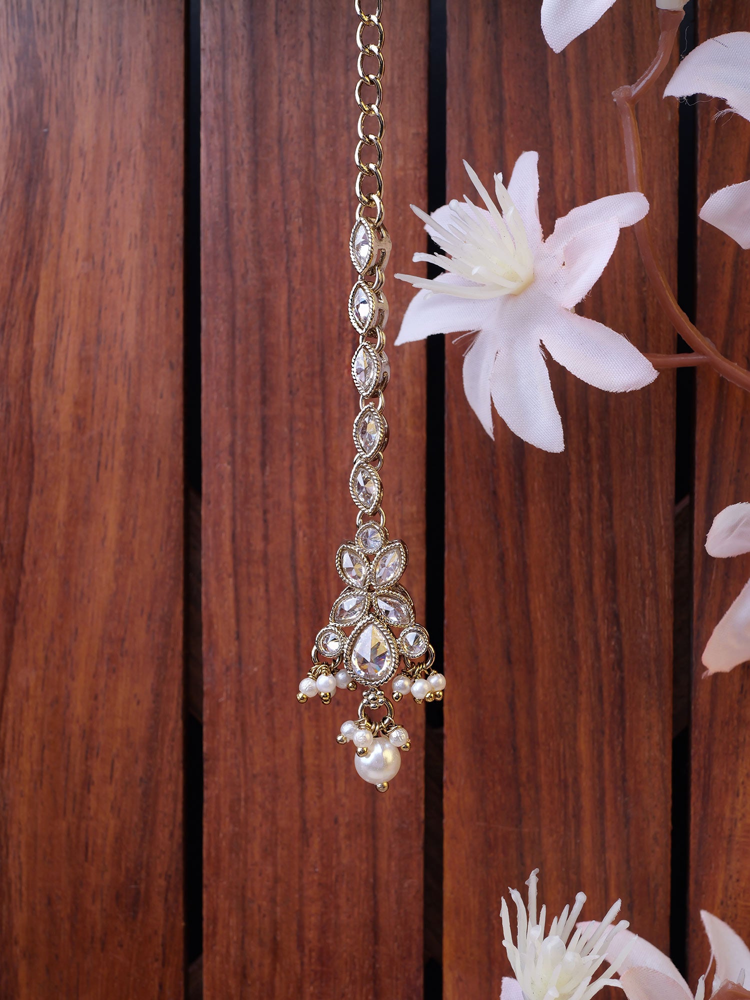 Parina Maang Tikka in White and Antique Gold