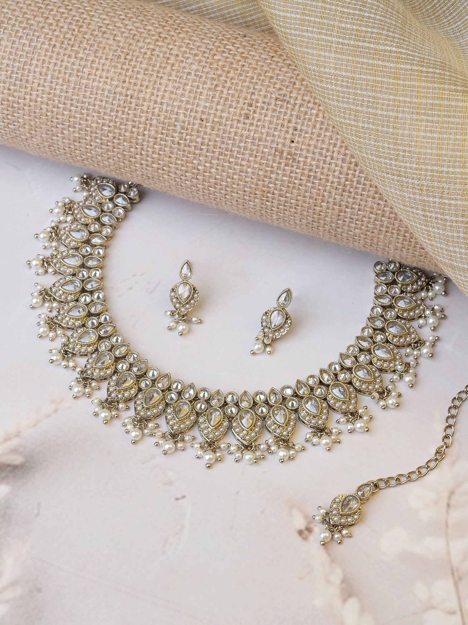 Parveen Necklace Set in White