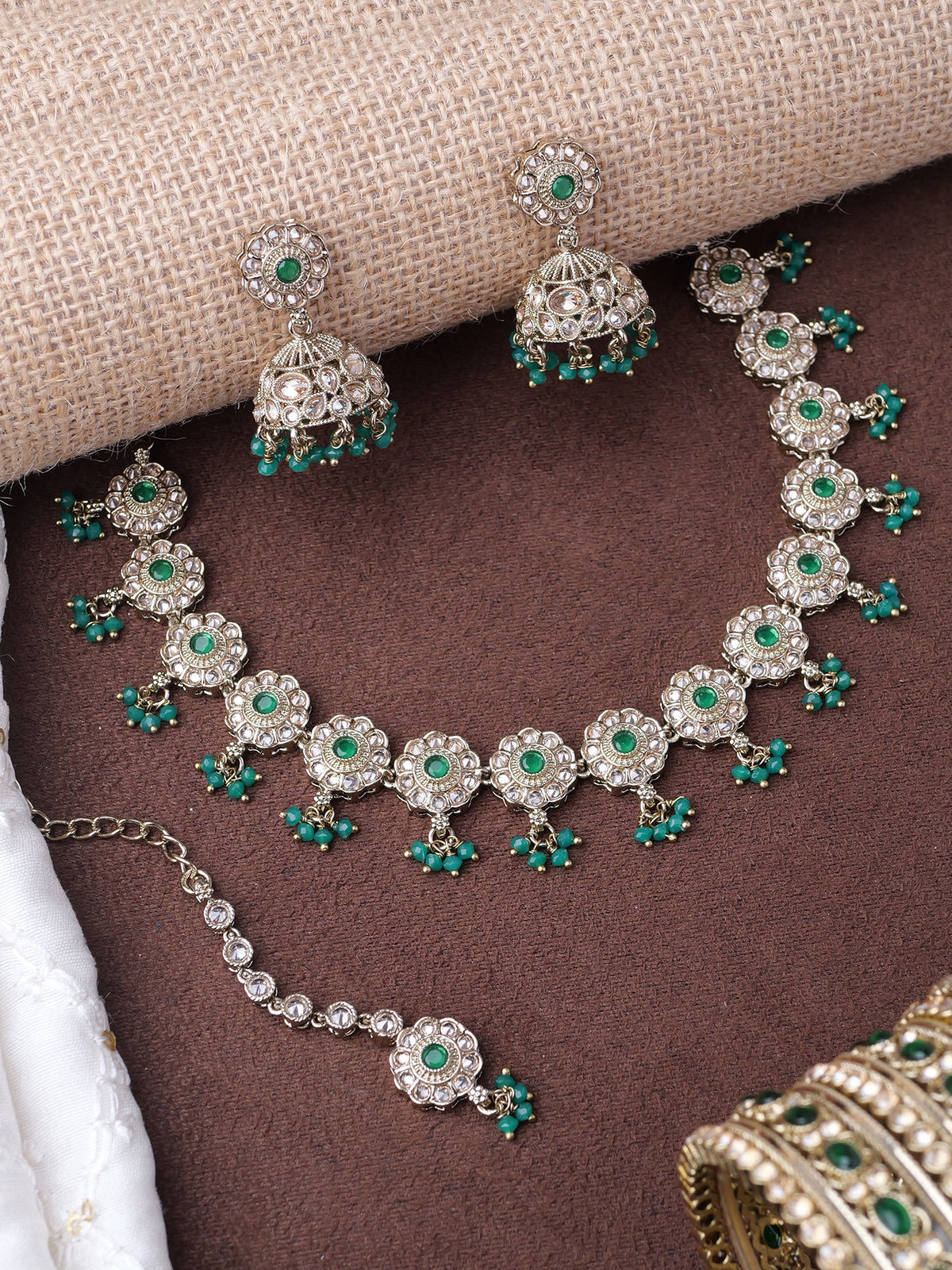 Phool Simple Necklace Set in Green