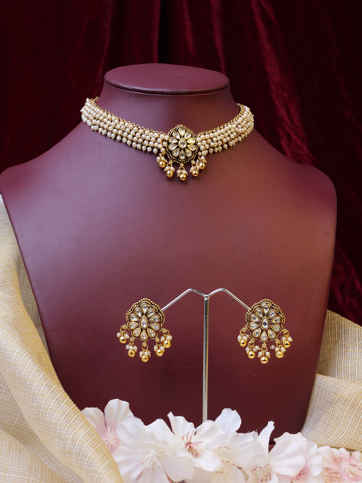 Pranvi Kundan Choker Set in White and Pearl