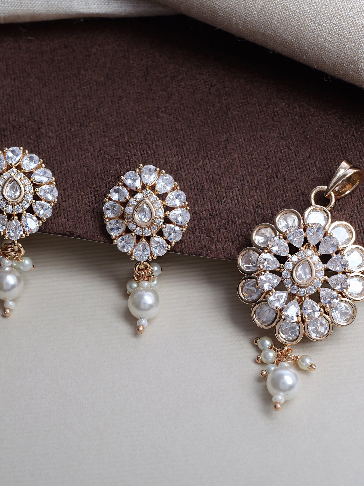 Priyali Kundan Pendant Set in White