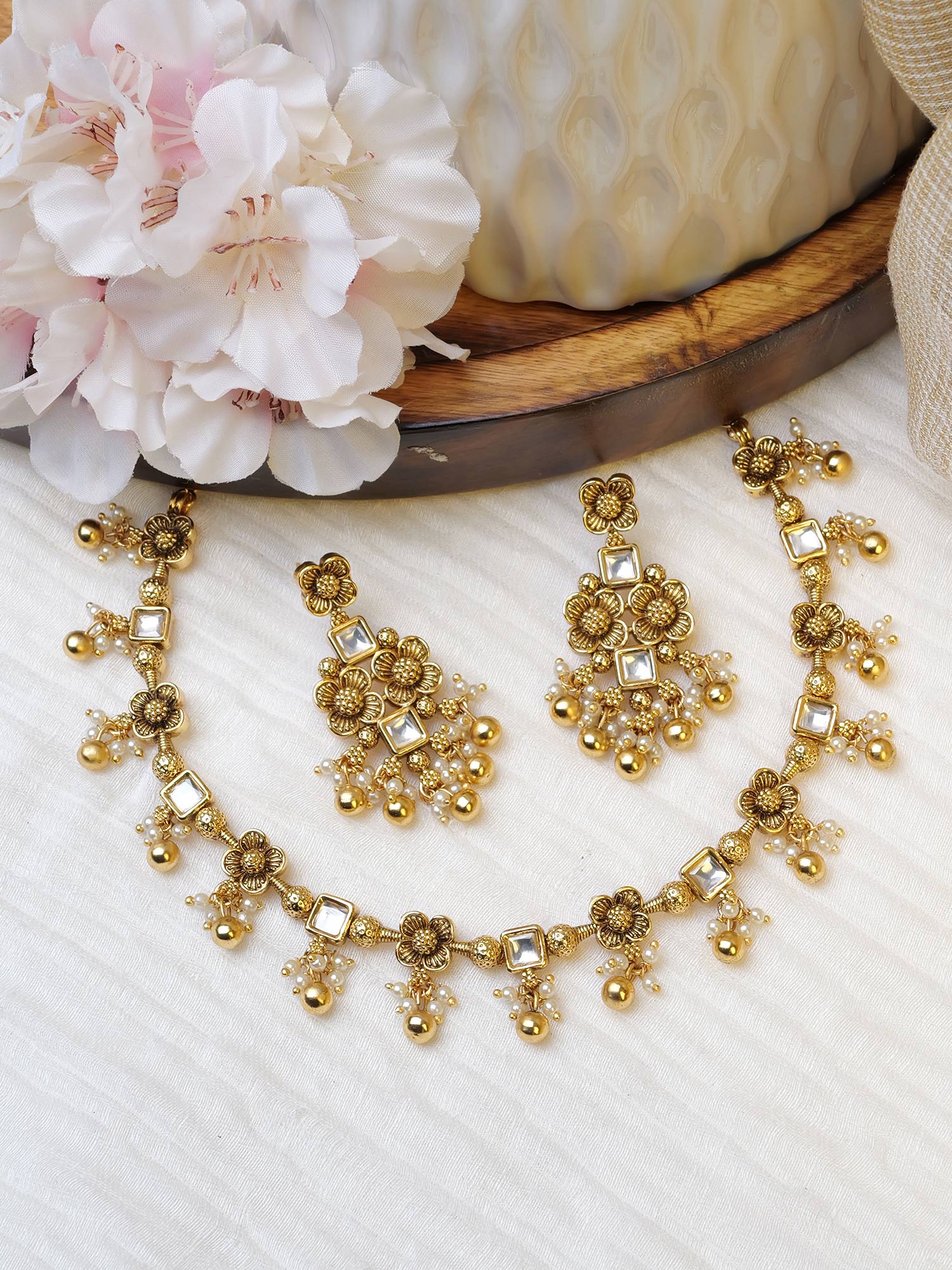 Pushpa Kundan Necklace Set in White