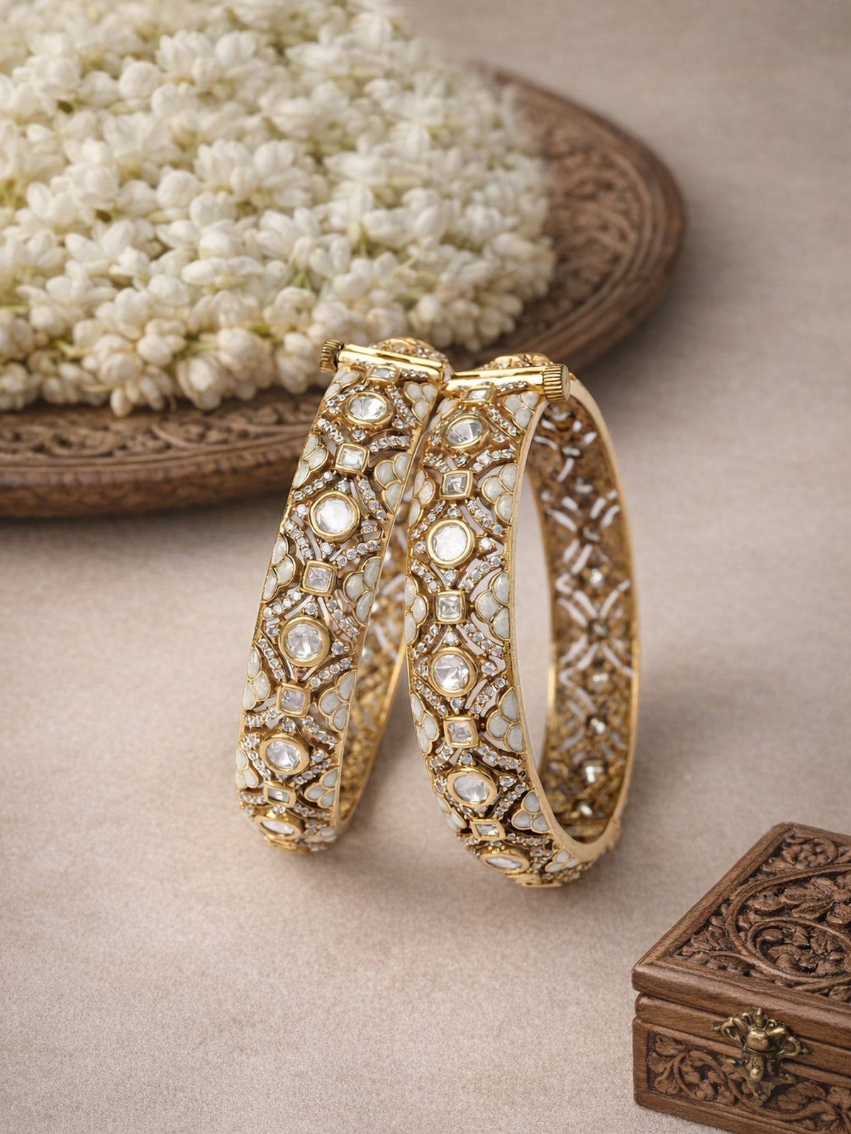 Rajeshwari Kundan Bangles in White 
