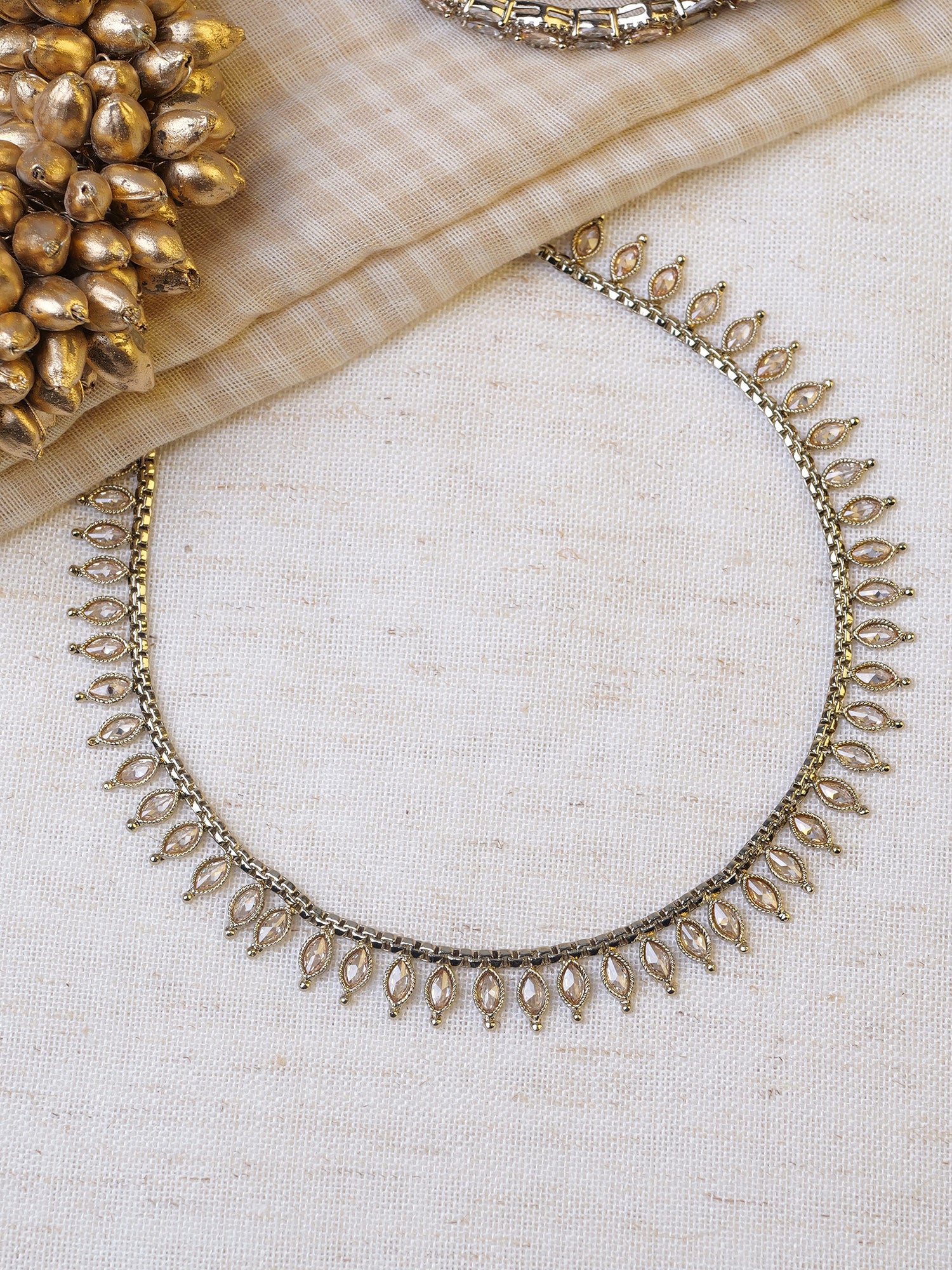 Ria Simple Necklace in Champagne