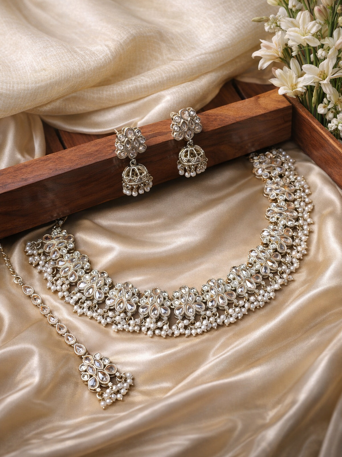 Roohi Necklace Set in Champagne 