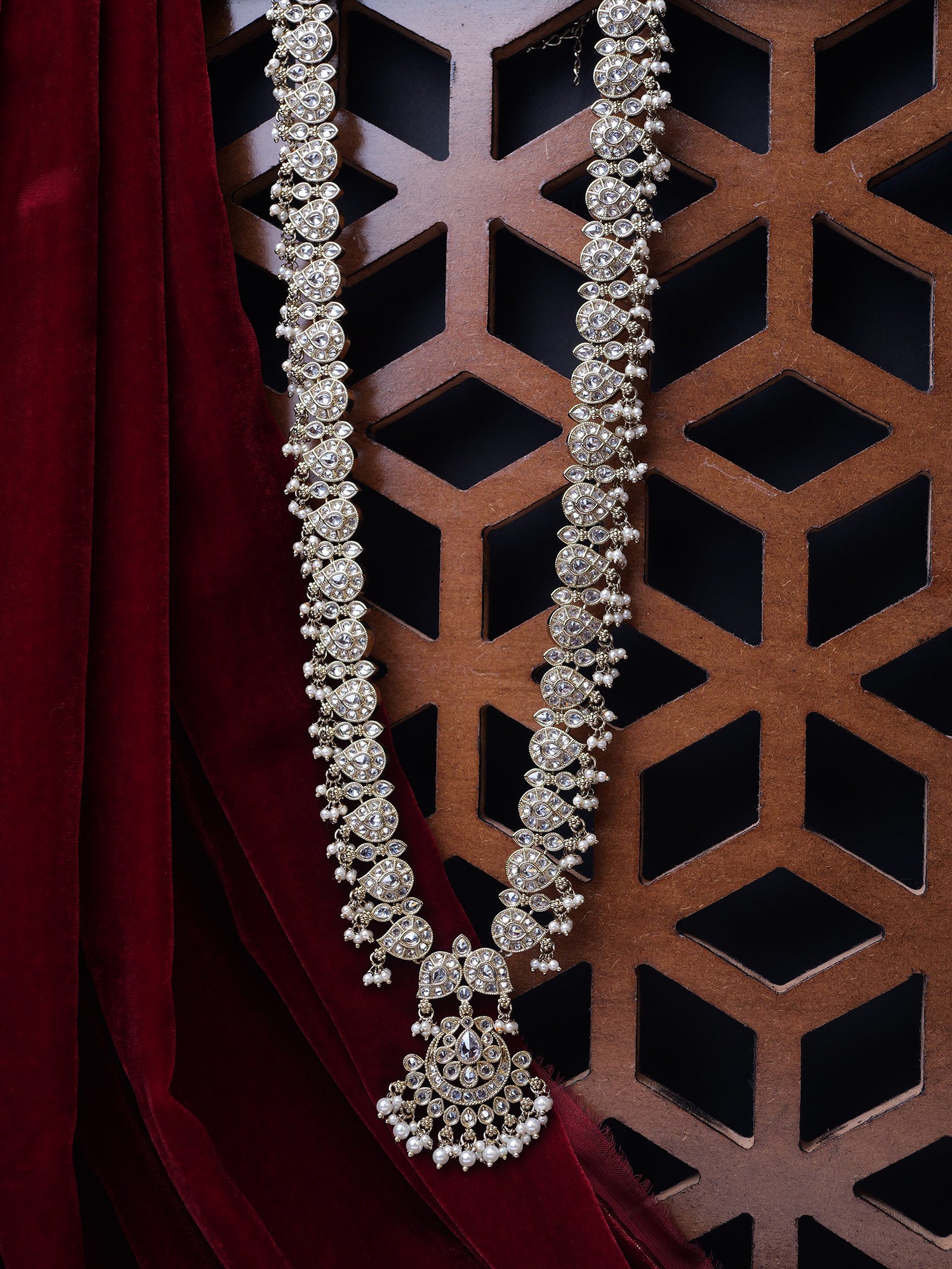Saanvi Rani Haar in White and Antique Gold