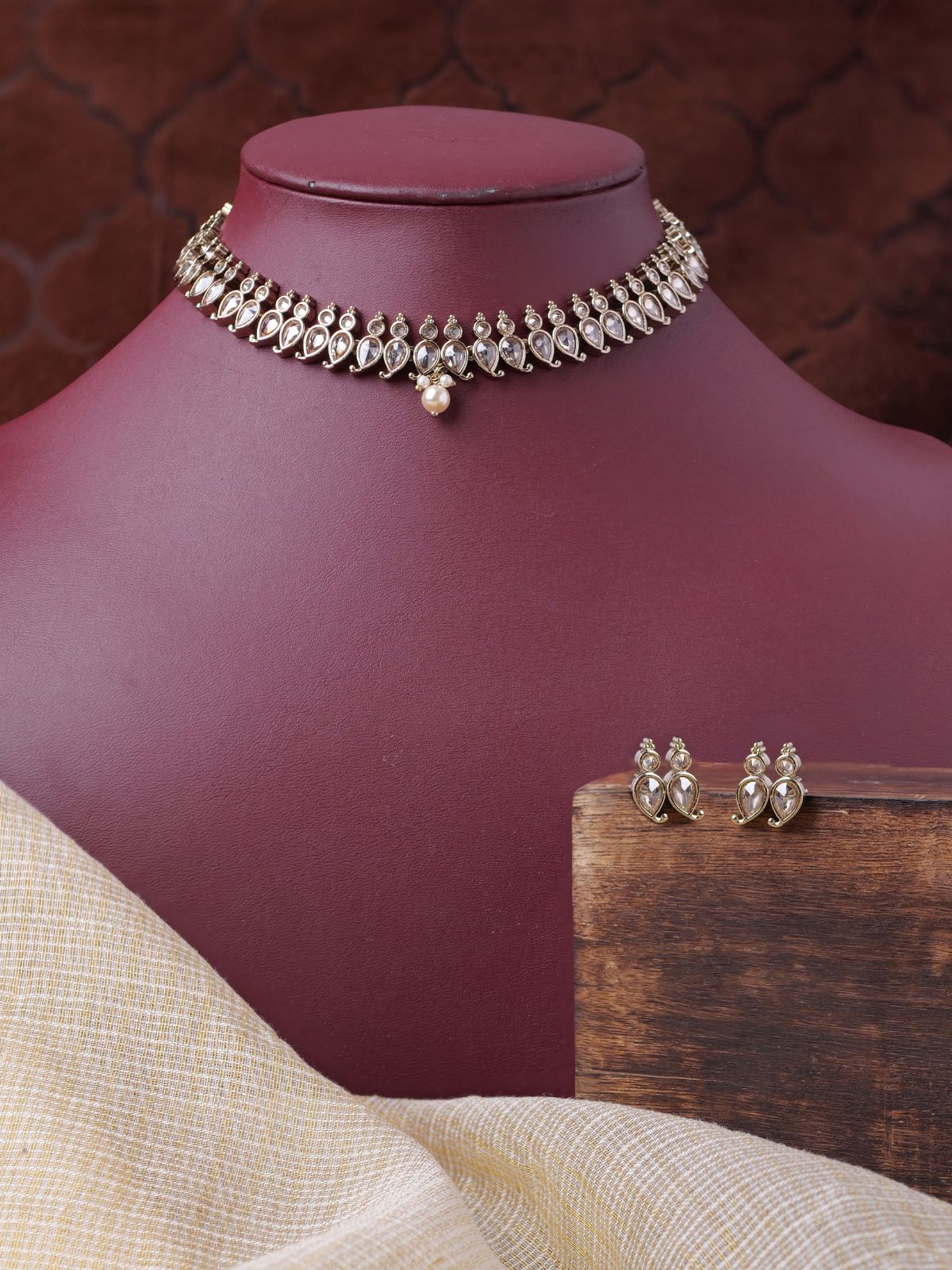 Sahana Necklace Set in Champagne