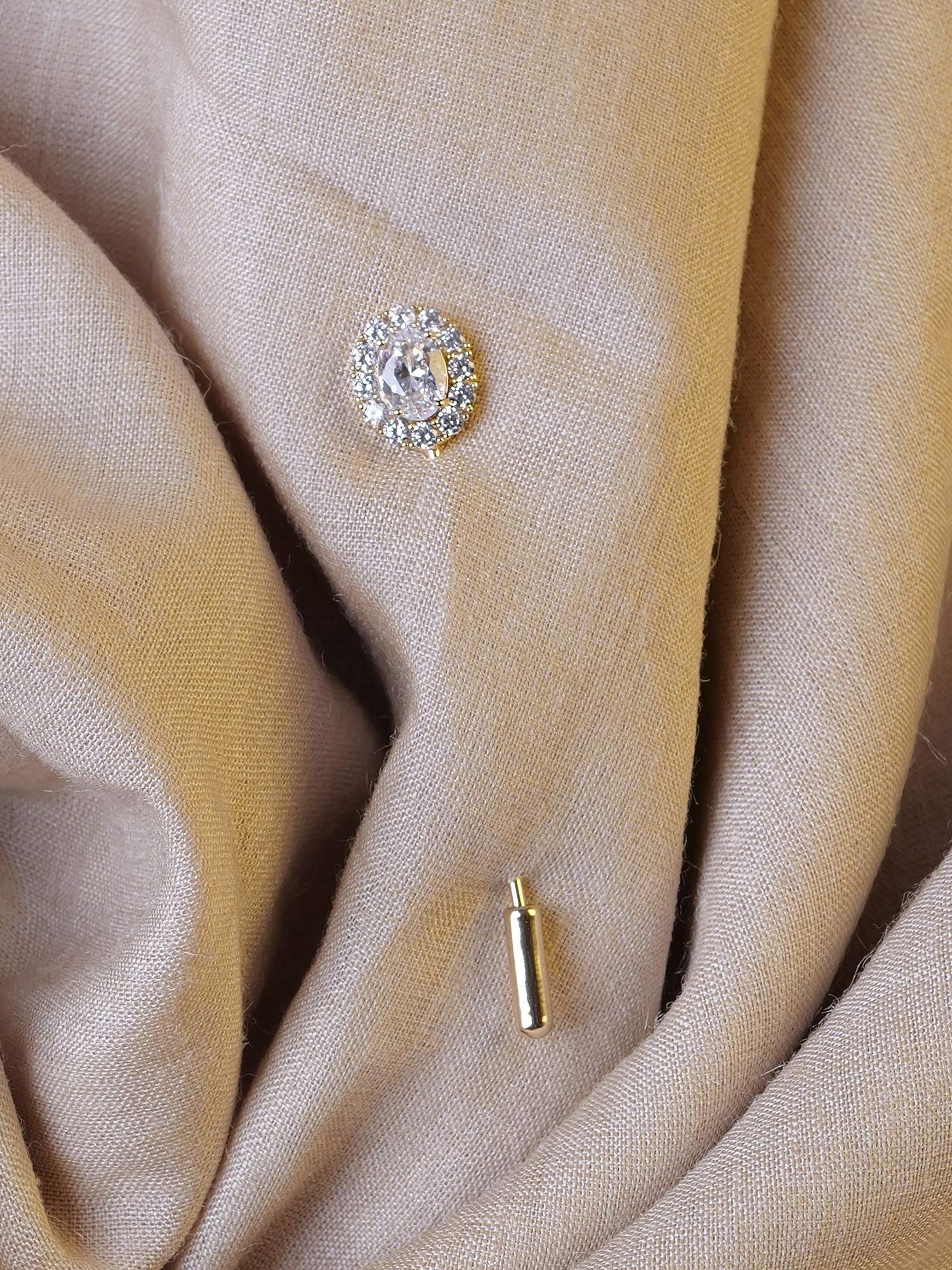 Sahra Scarf Pin in White and Gold