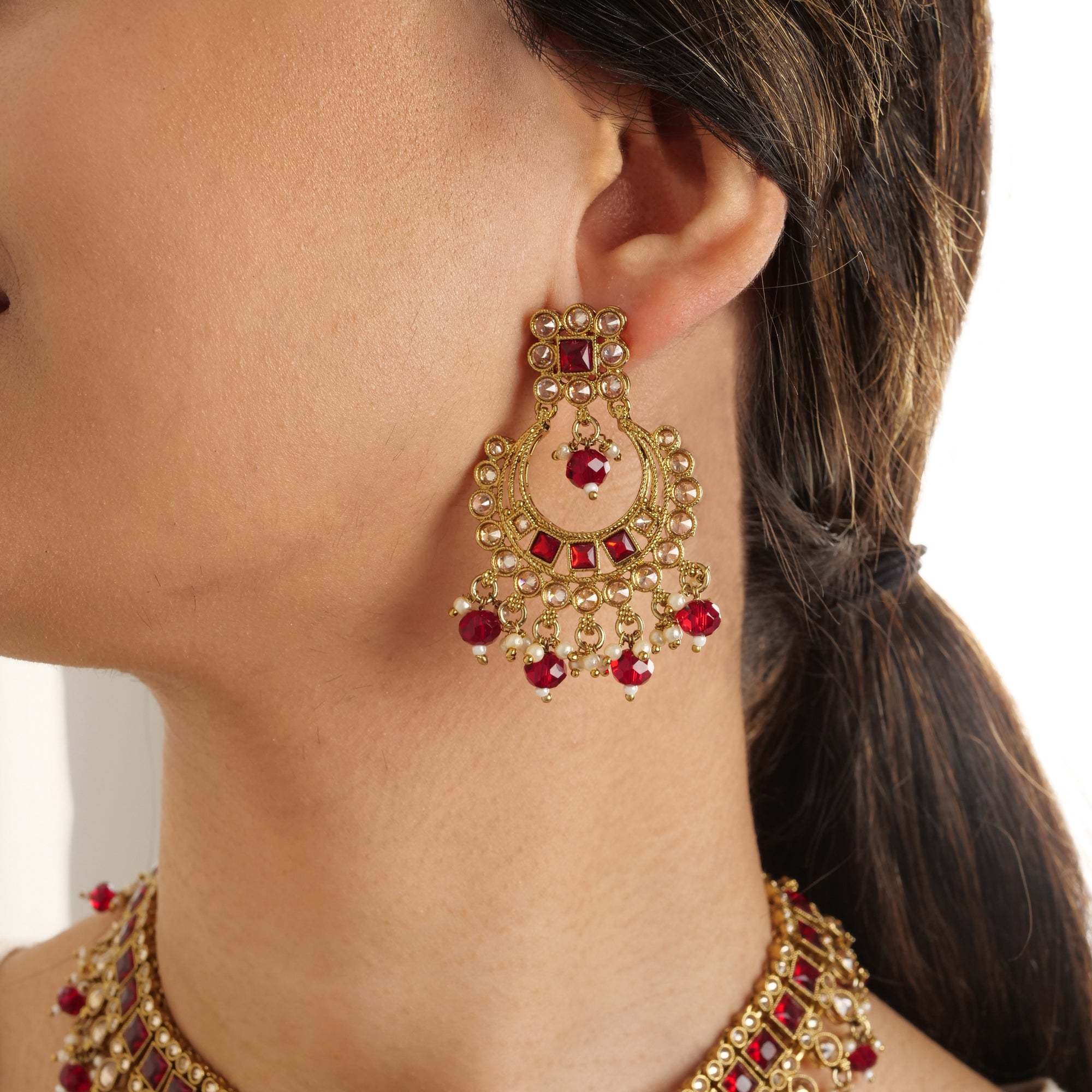Sana Necklace Set in Maroon and Antique Gold