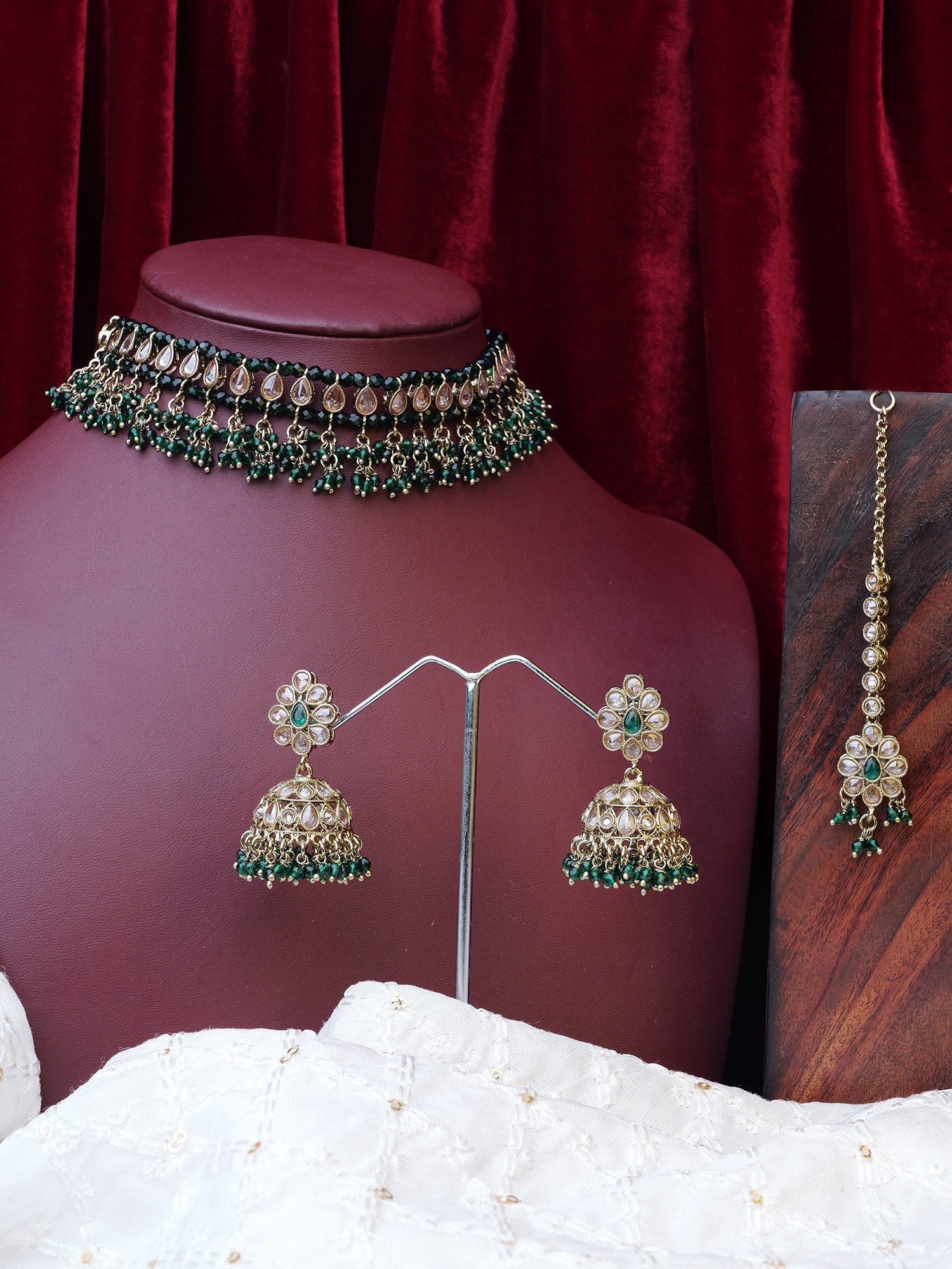 Sarfina Choker Set in Green and Antique Gold