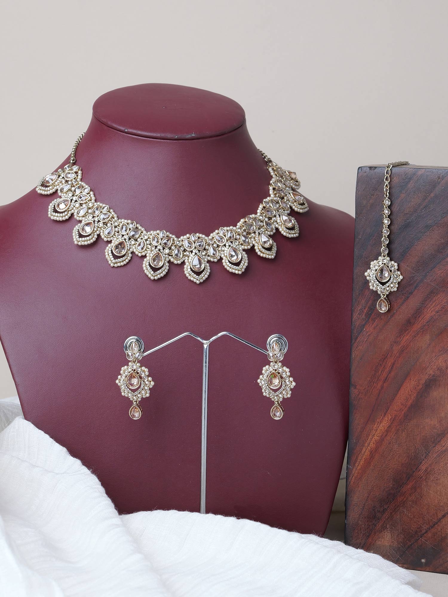 Selina Necklace Set in Pearl and Champagne