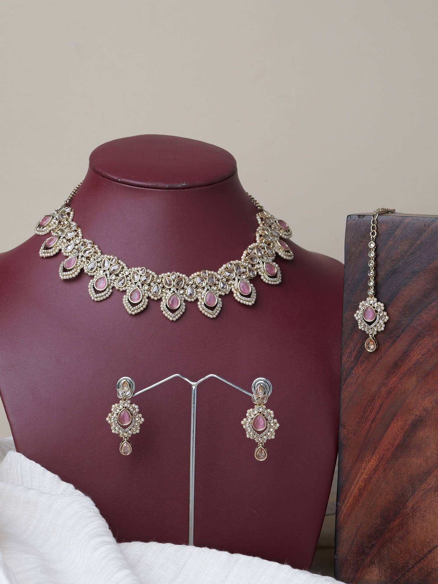 Selina Necklace Set in Pearl and Light Pink