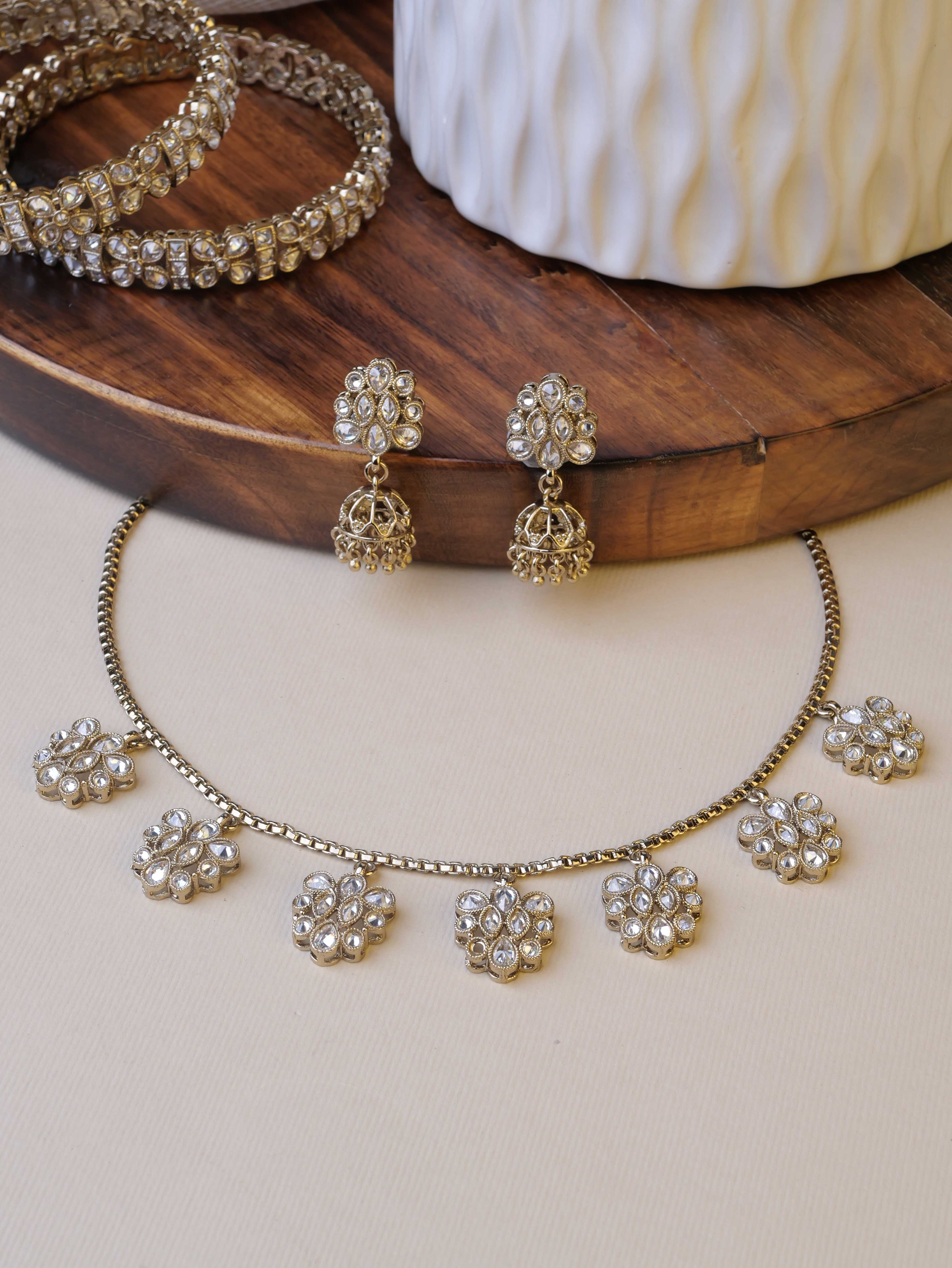 Shahana Simple Necklace Set in White