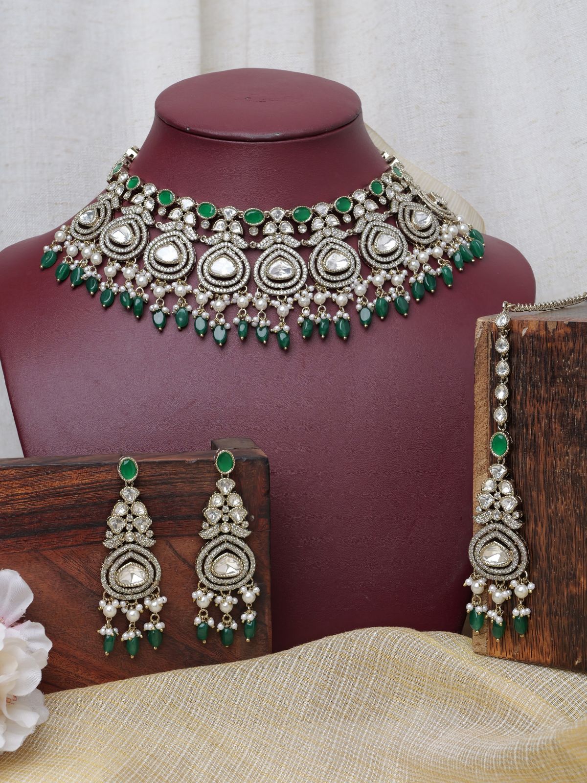 Sharada Kundan Necklace Set in Green