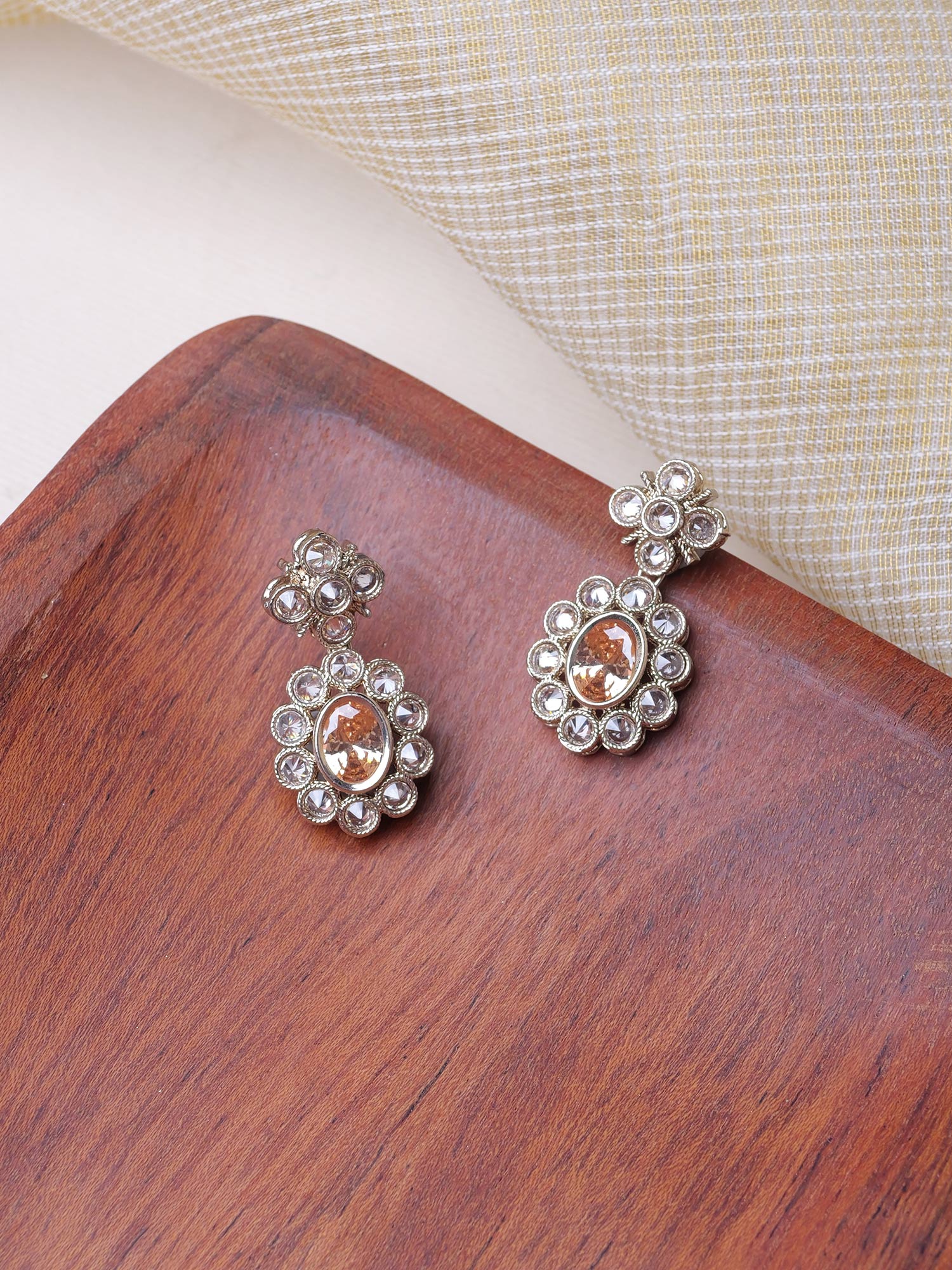 Shruti Small Earrings in Champagne