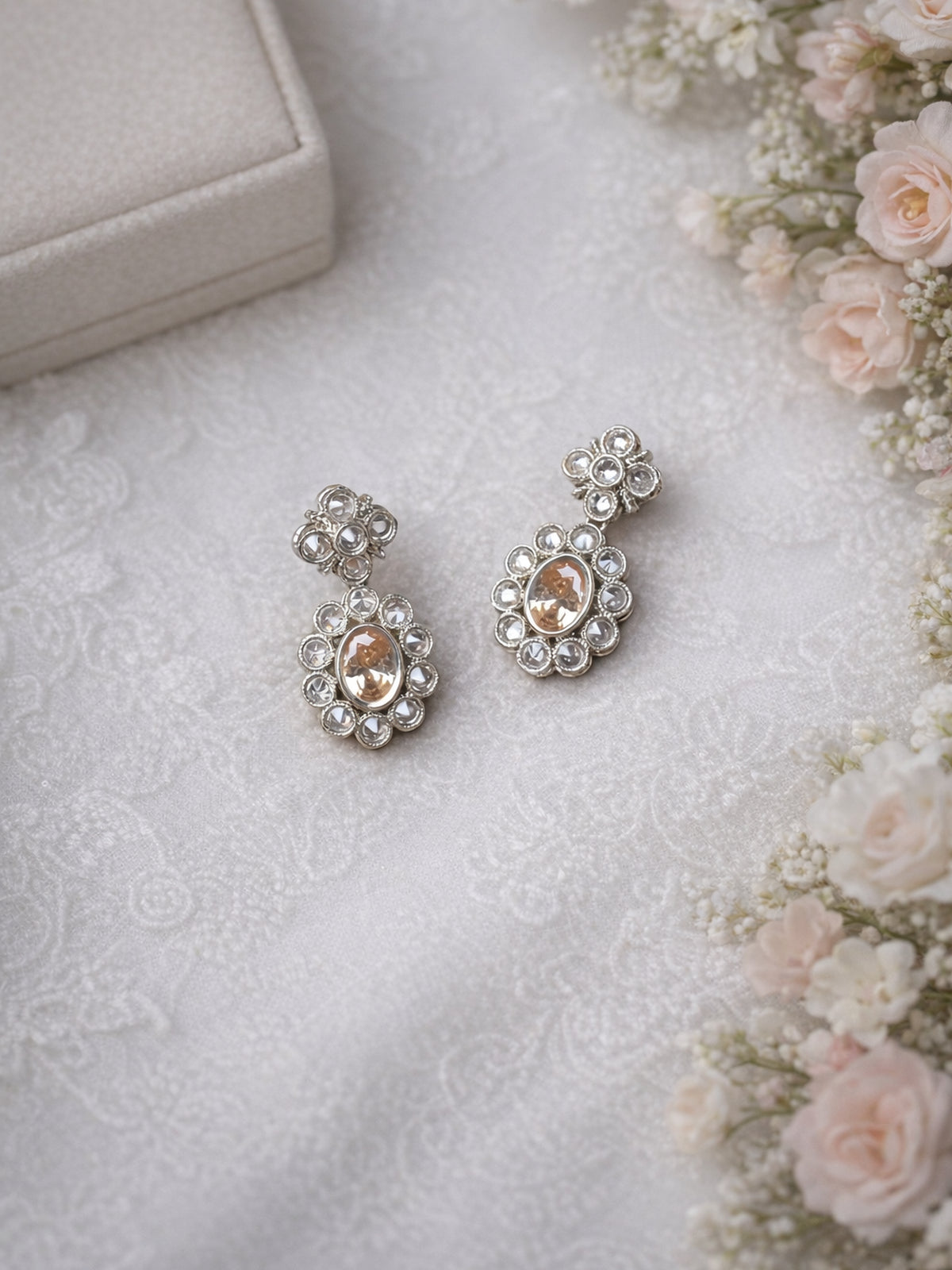 Shruti Small Earrings in Champagne