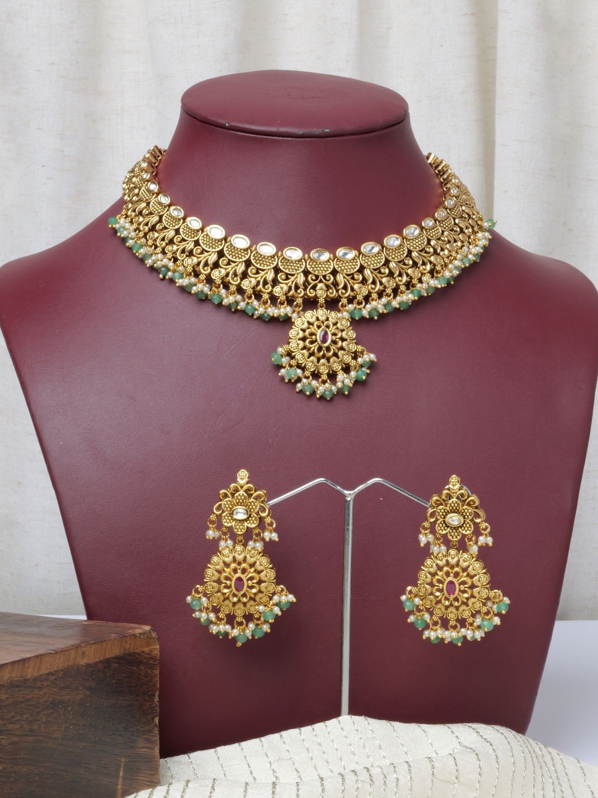 Sreedevi Kundan Necklace Set in Multi