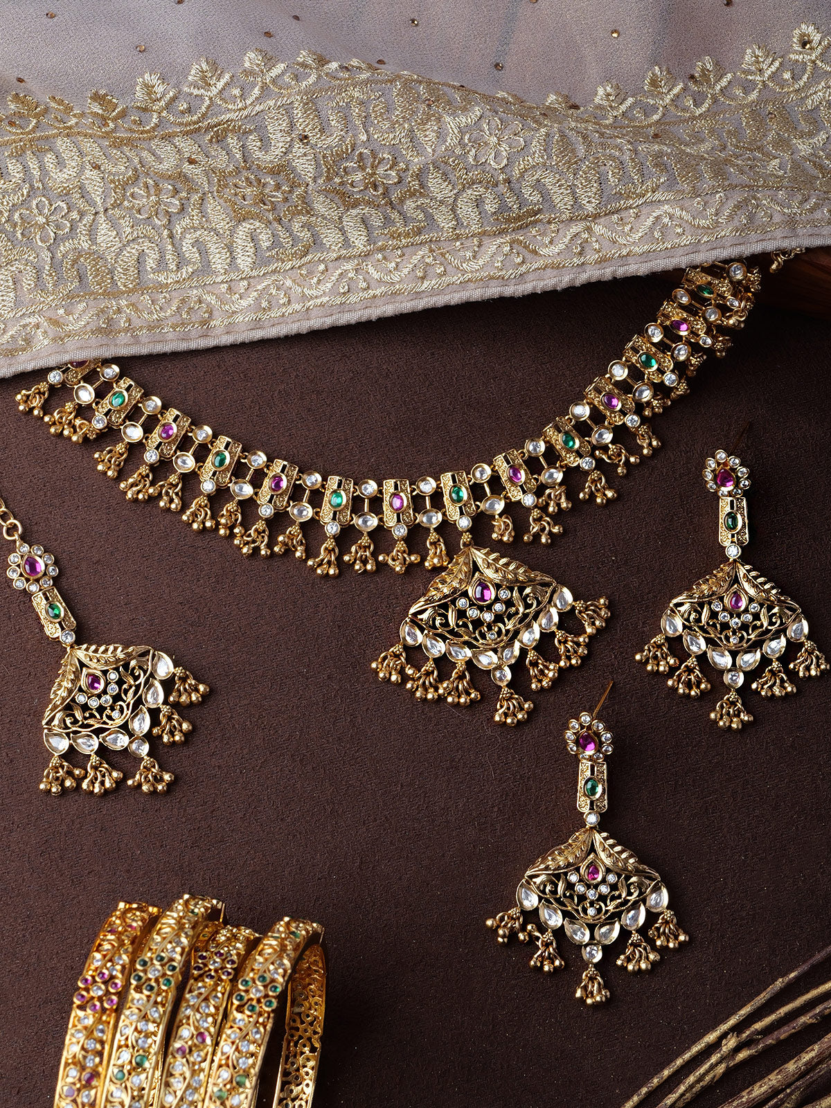 Vaidehi Kundan Necklace Set in Multi