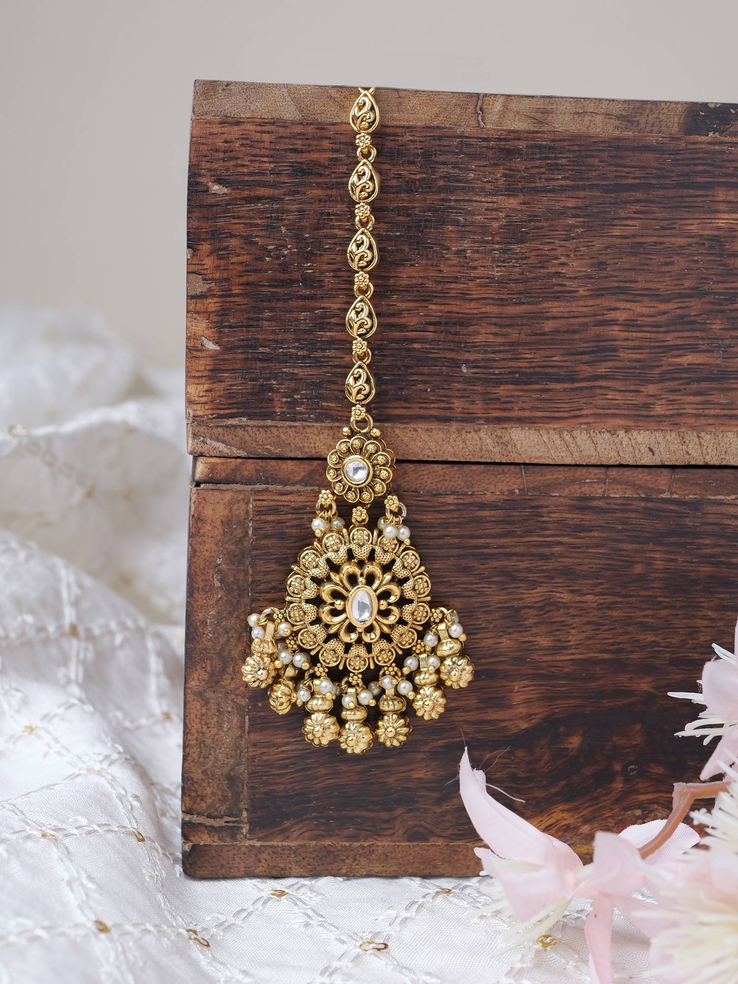 Vani Maang Tikka in Gold Oxidised