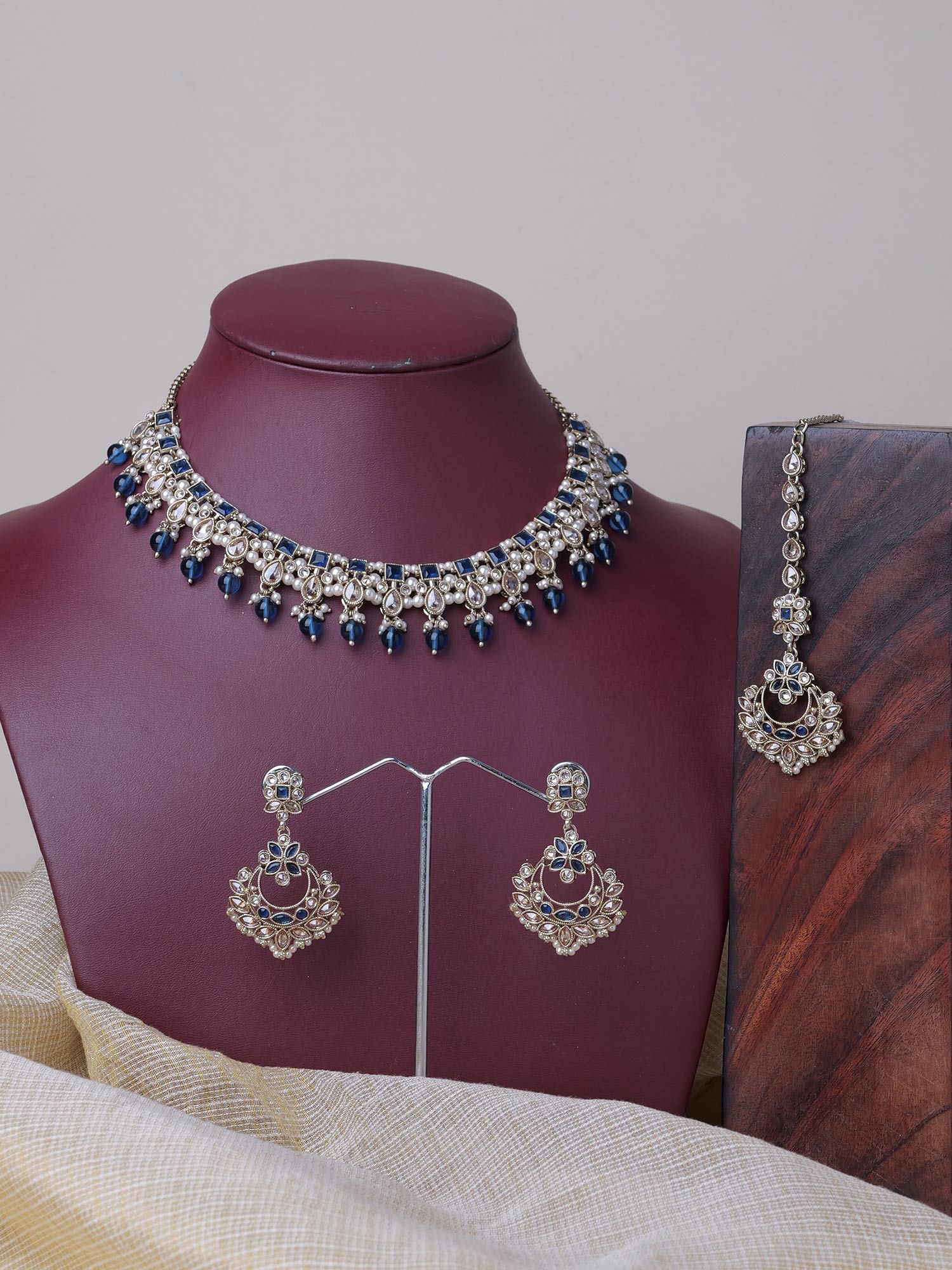 Vanisha Necklace Set in Blue