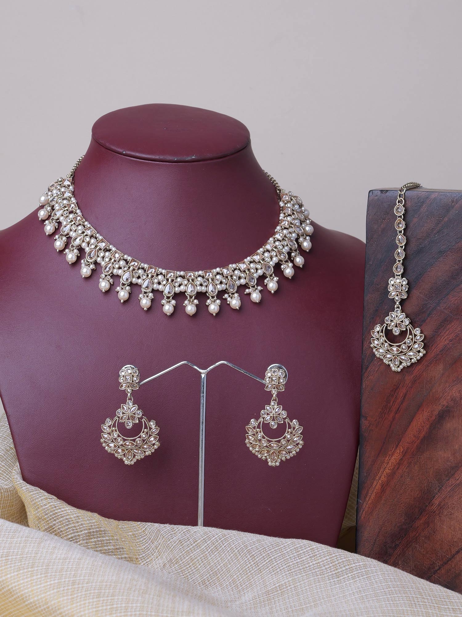 Vanisha Necklace Set in Champagne
