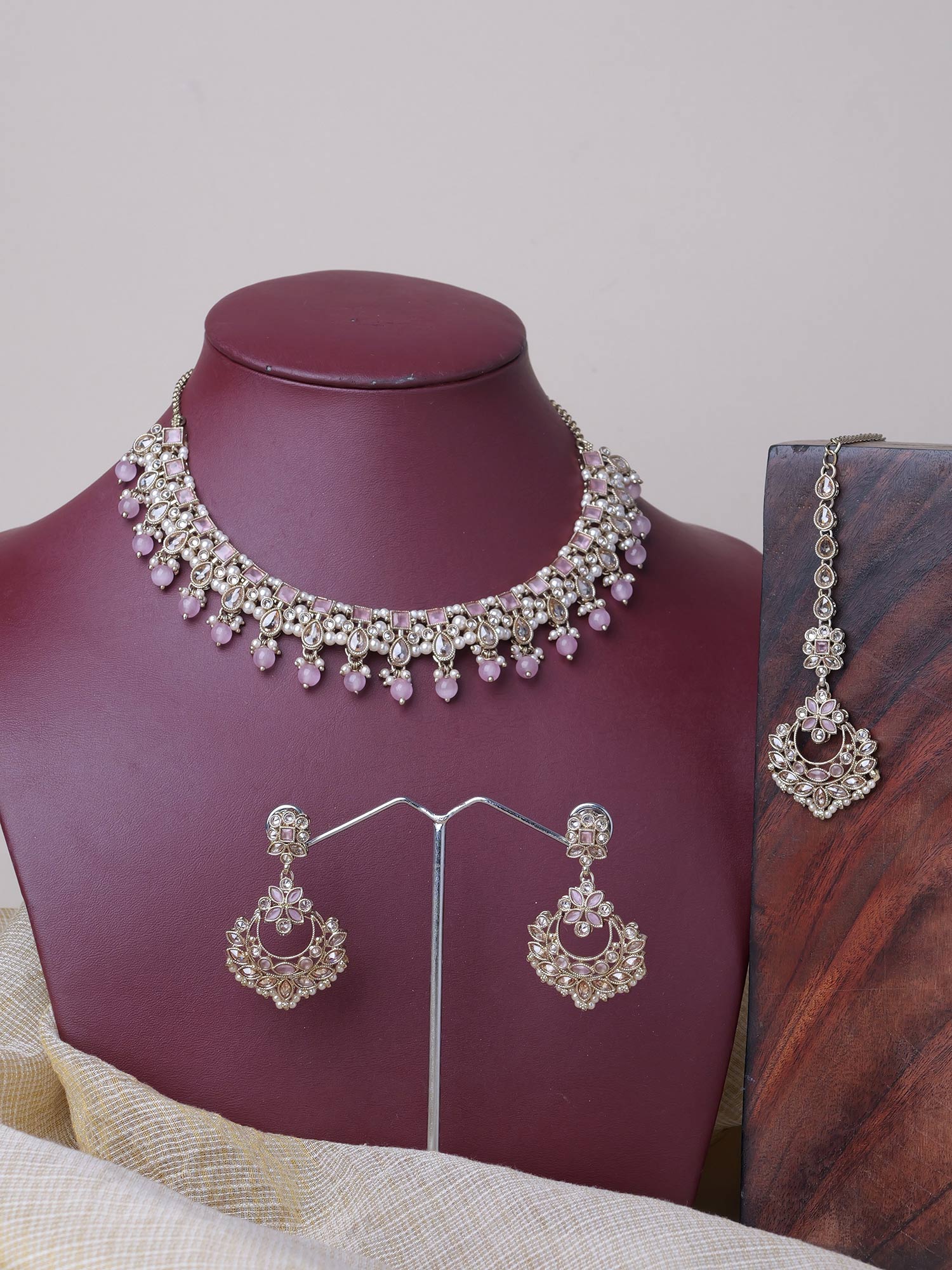 Vanisha Necklace Set in Light Pink