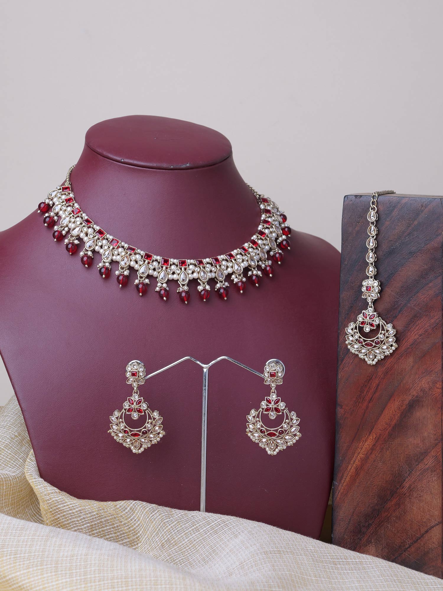 Vanisha Necklace Set in Maroon