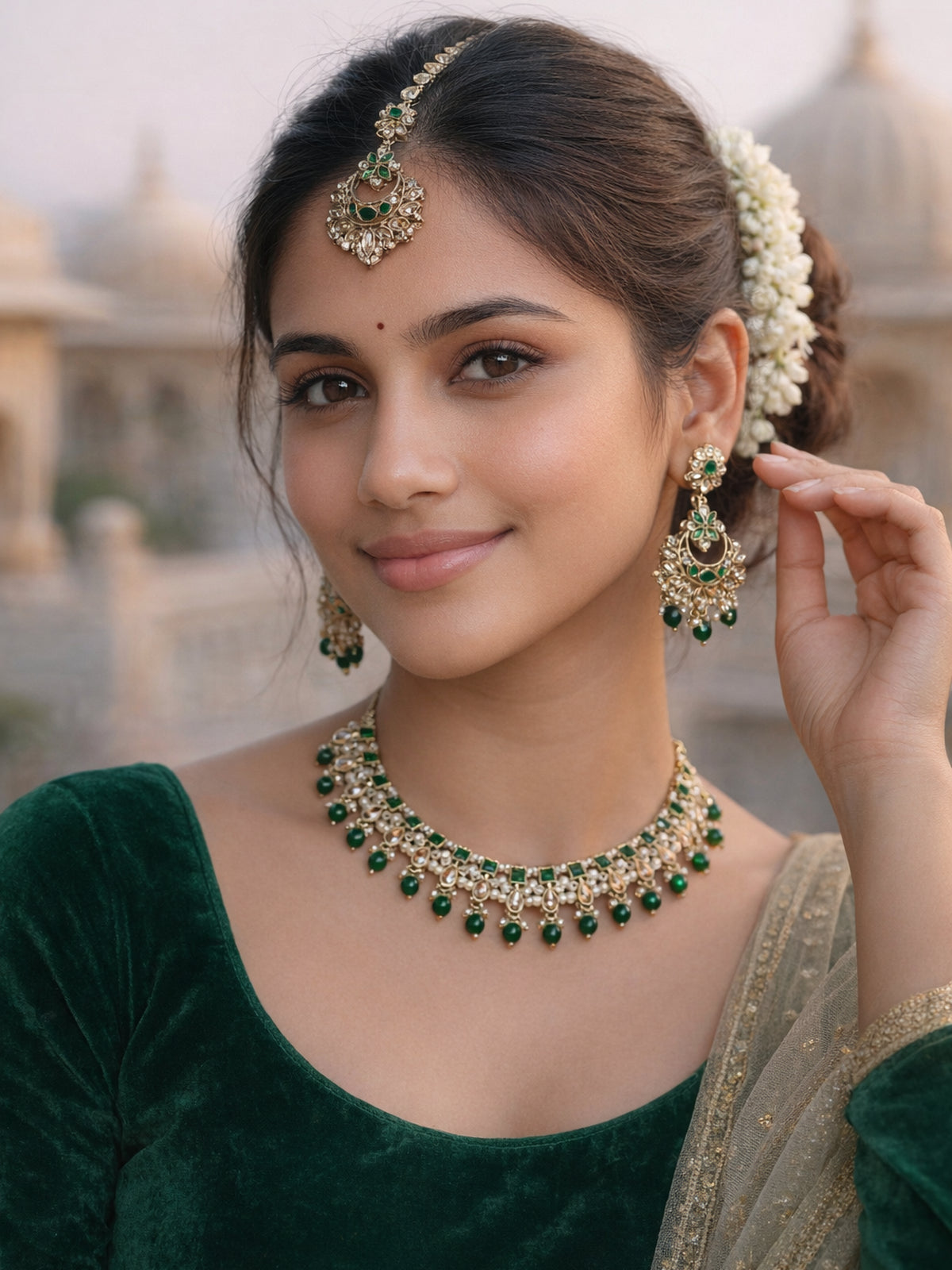 Vanisha Necklace Set in Green 