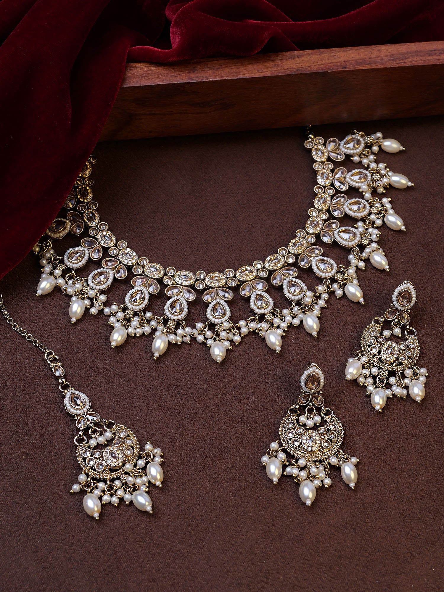 Vedika Pearl Necklace Set in Champagne