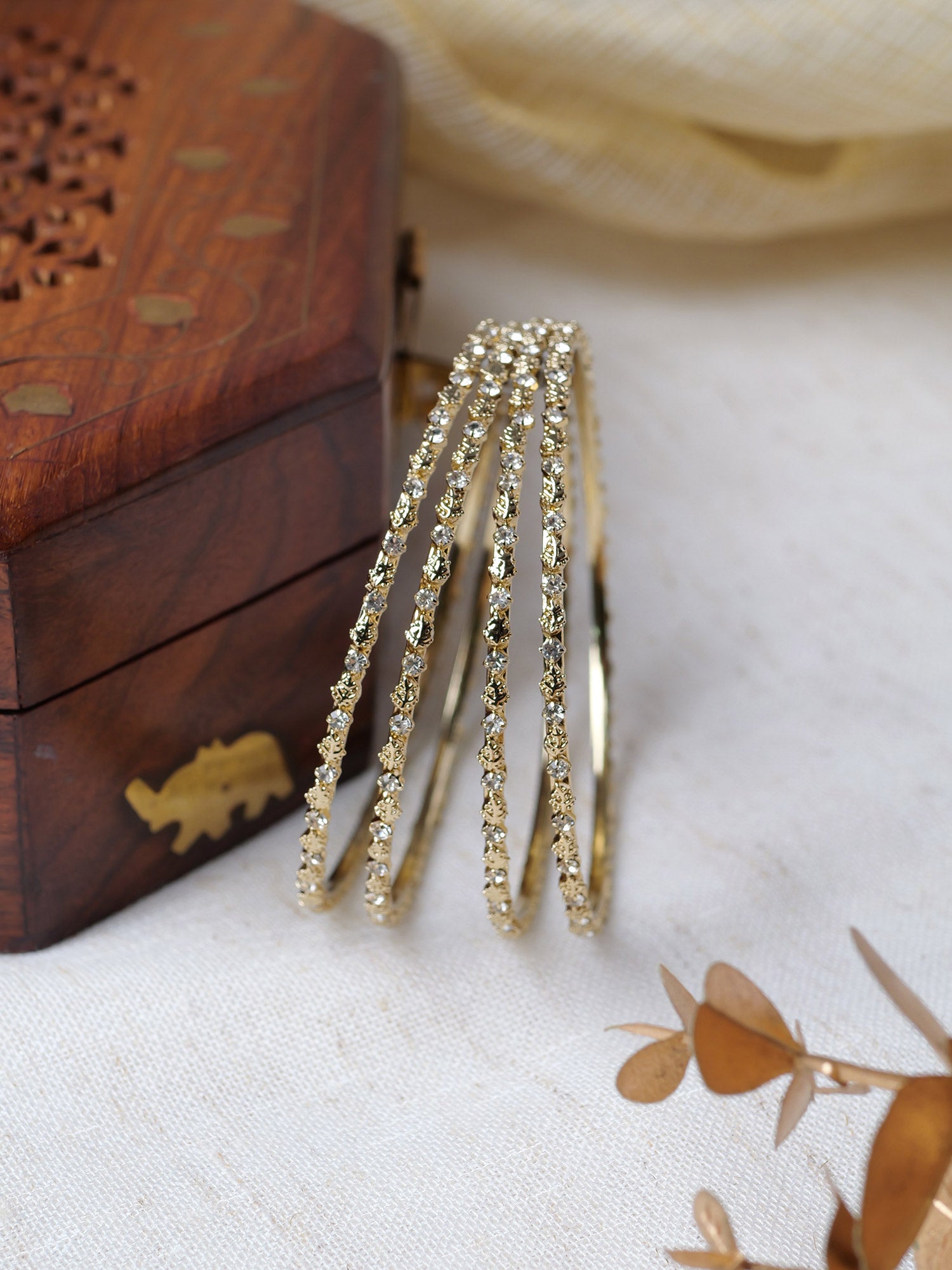 Vihana Diamante Bangles in White