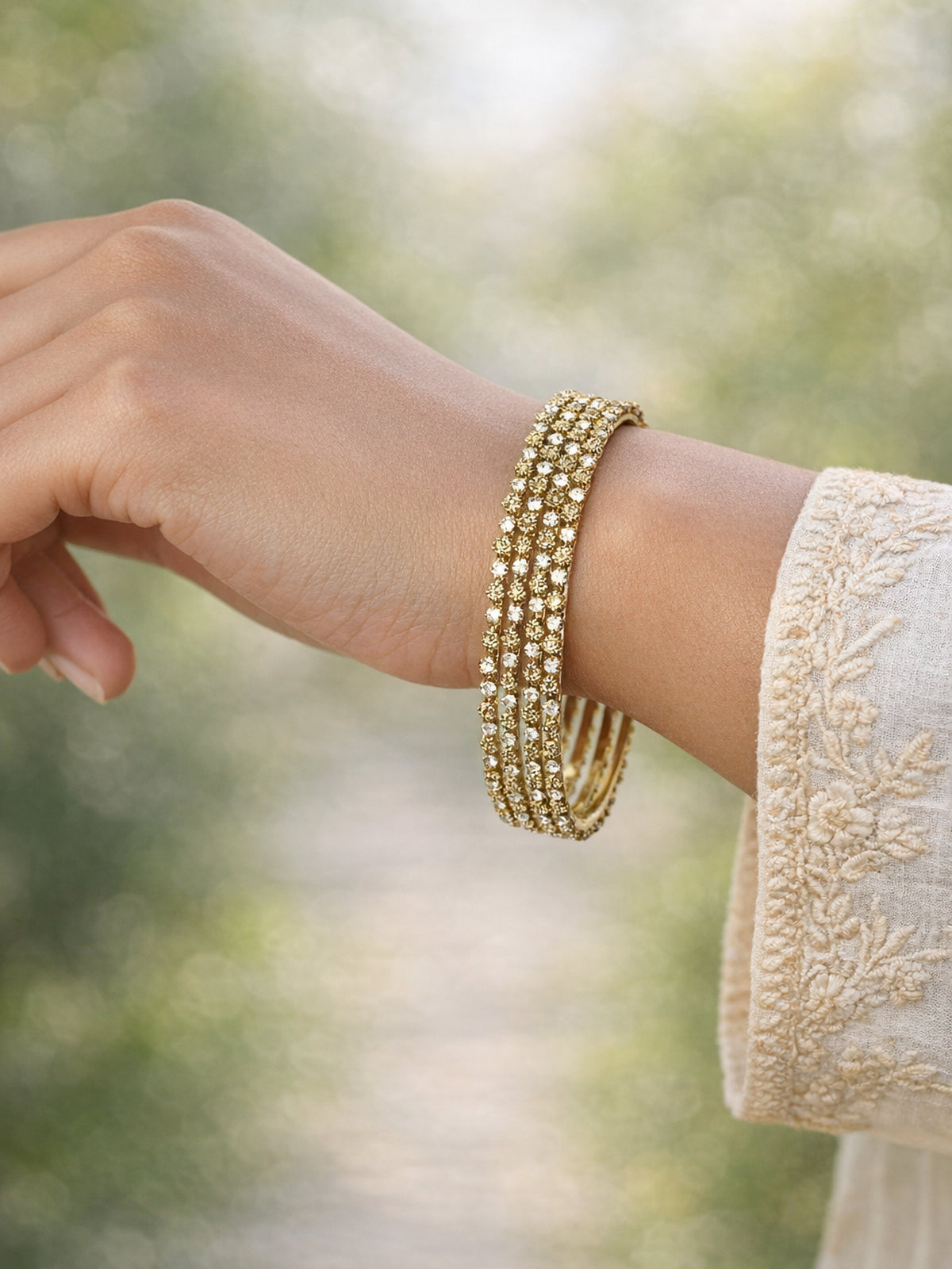 Vihana Diamante Bangles in White