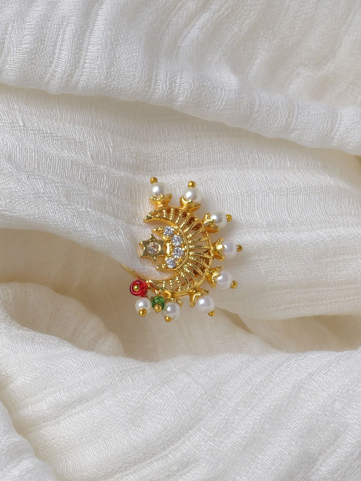 Yashoda Maharashtrian Nose Pin in White and Pearl