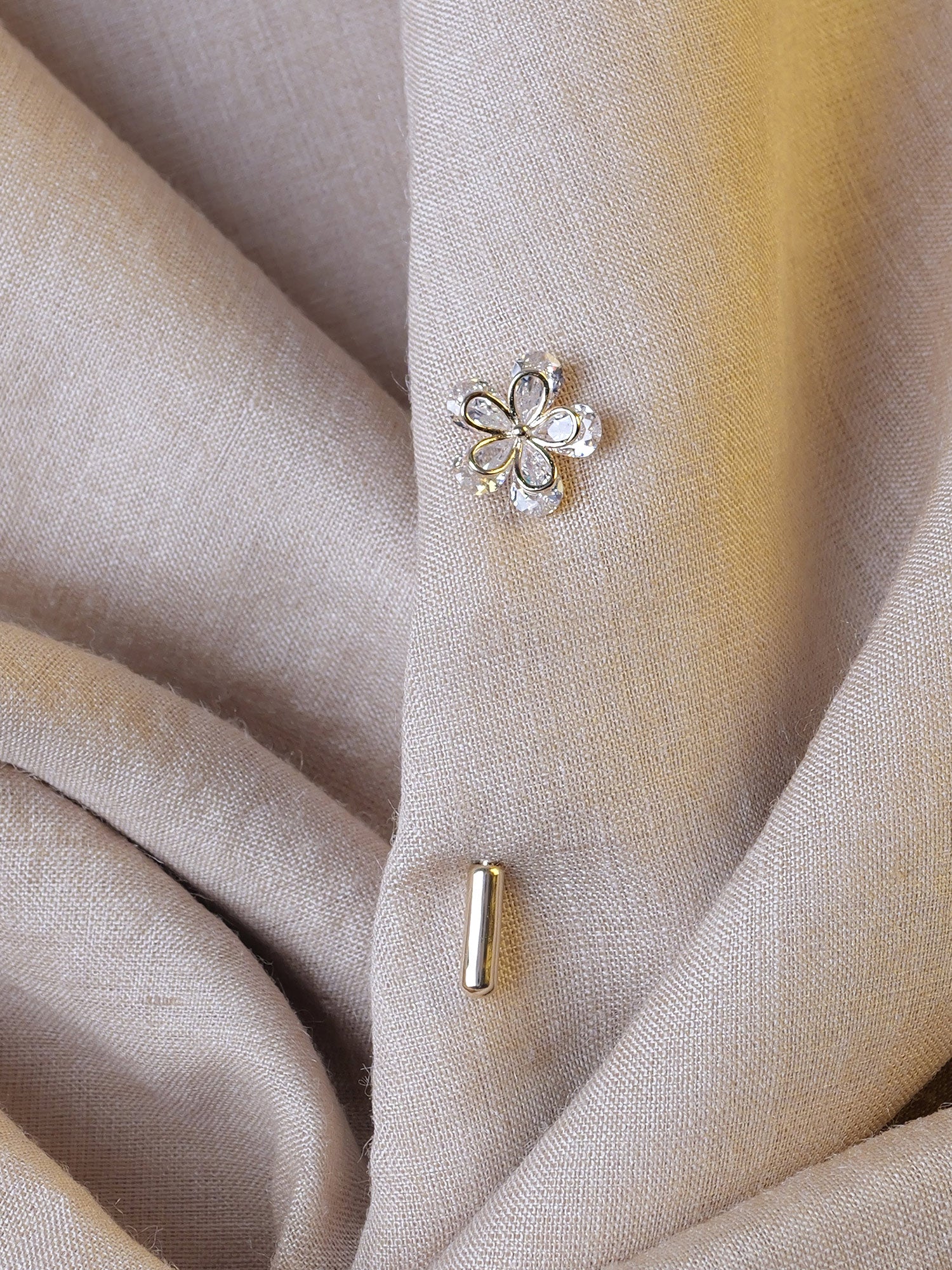 Yasira Scarf Pin in White and Gold