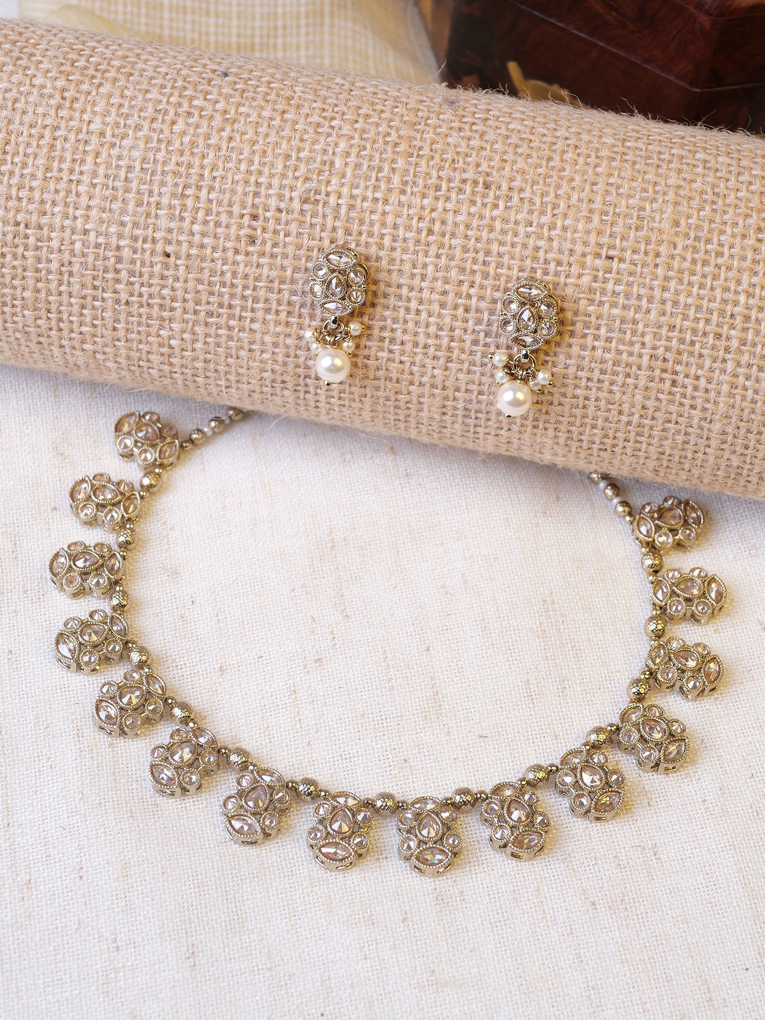 Yasmin Simple Necklace Set in Champagne
