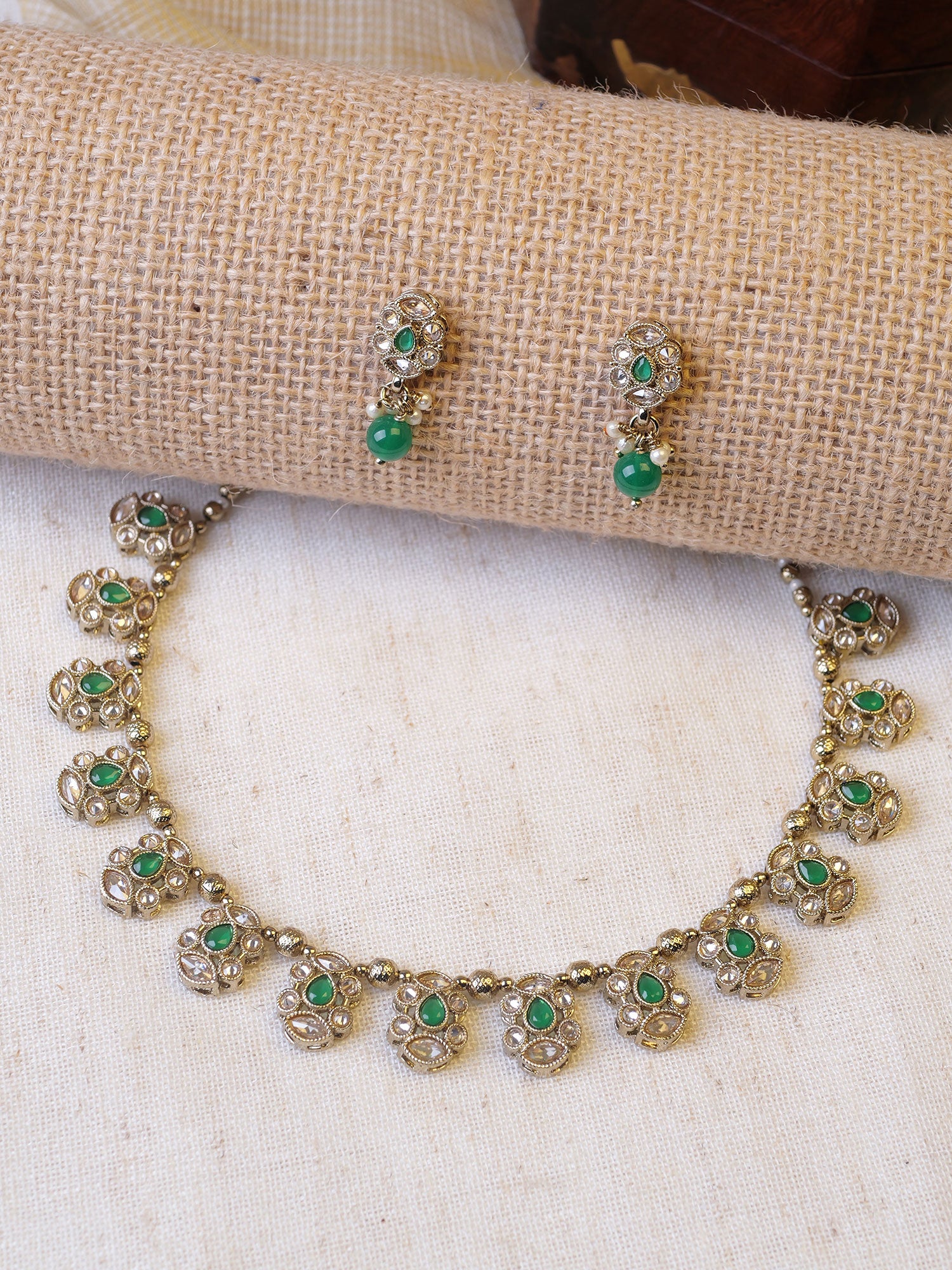 Yasmin Simple Necklace Set in Green