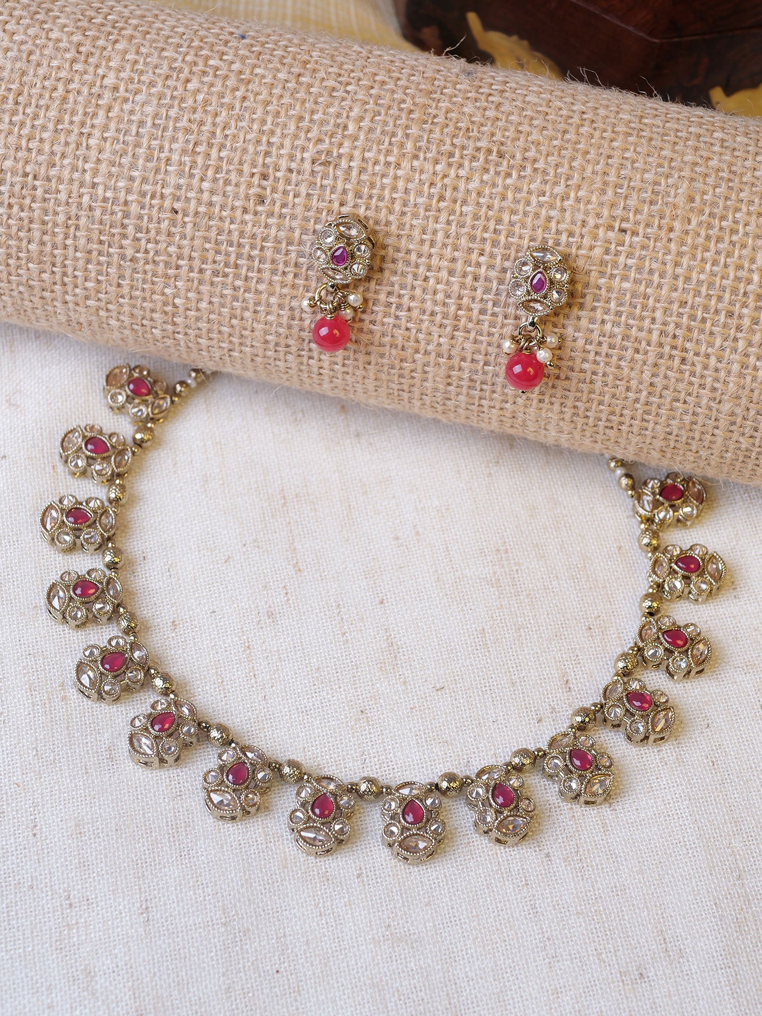 Yasmin Simple Necklace Set in Ruby