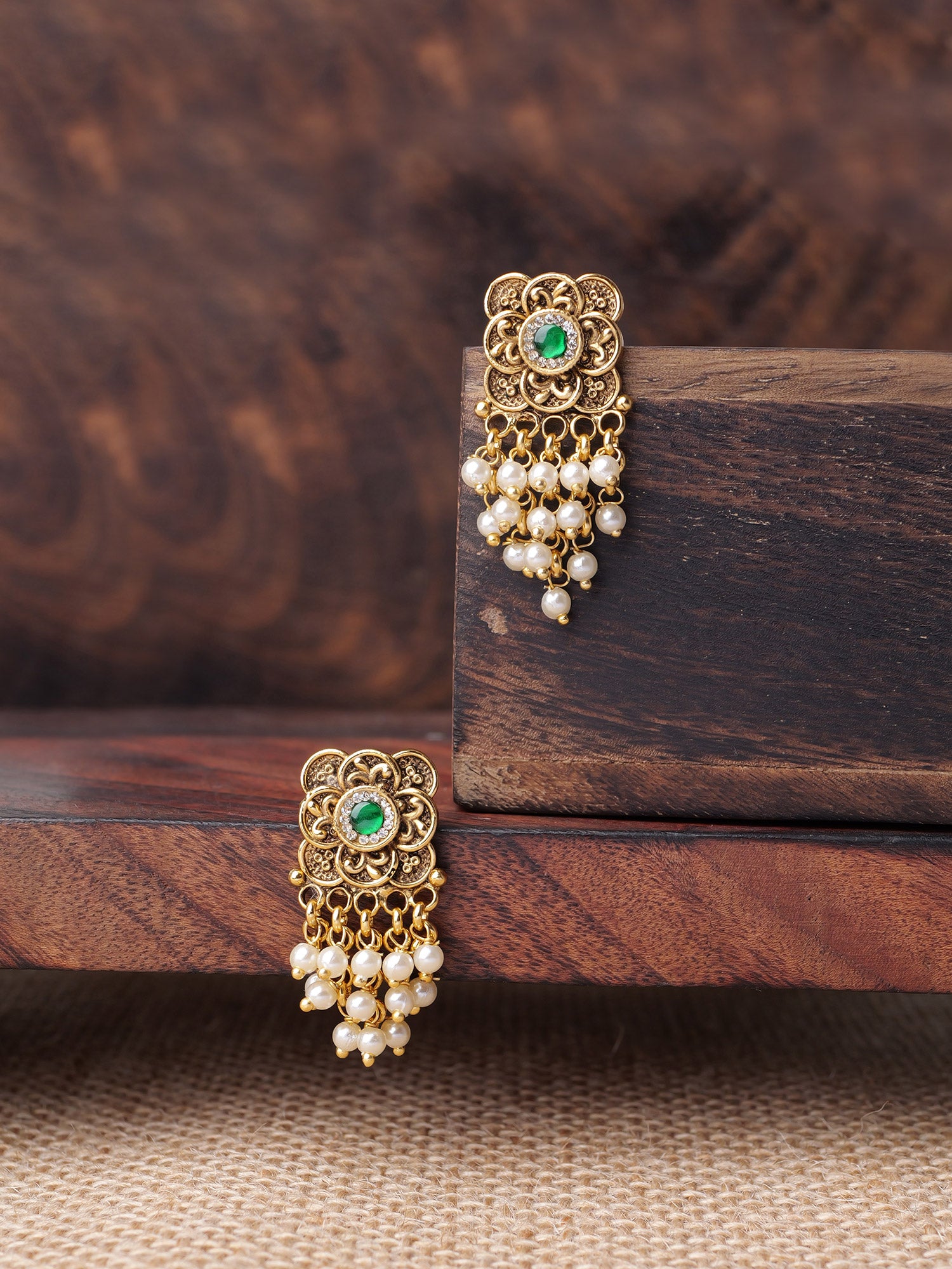 Zahreen Classic Pearl Earrings in Green