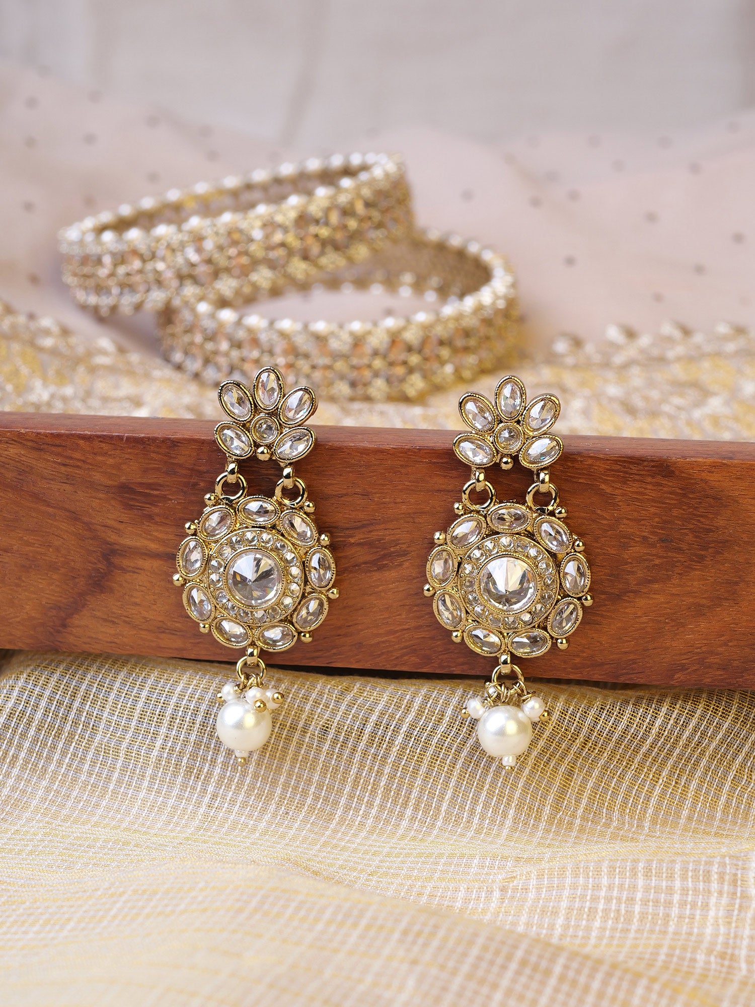 Zariya Small Earrings in White