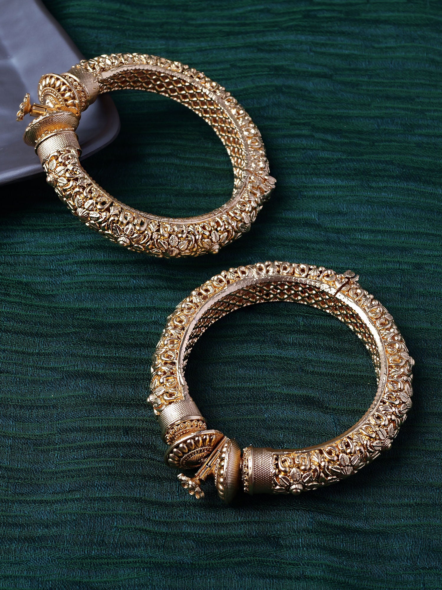 Zubeida Classic Kada Bangles in Champagne