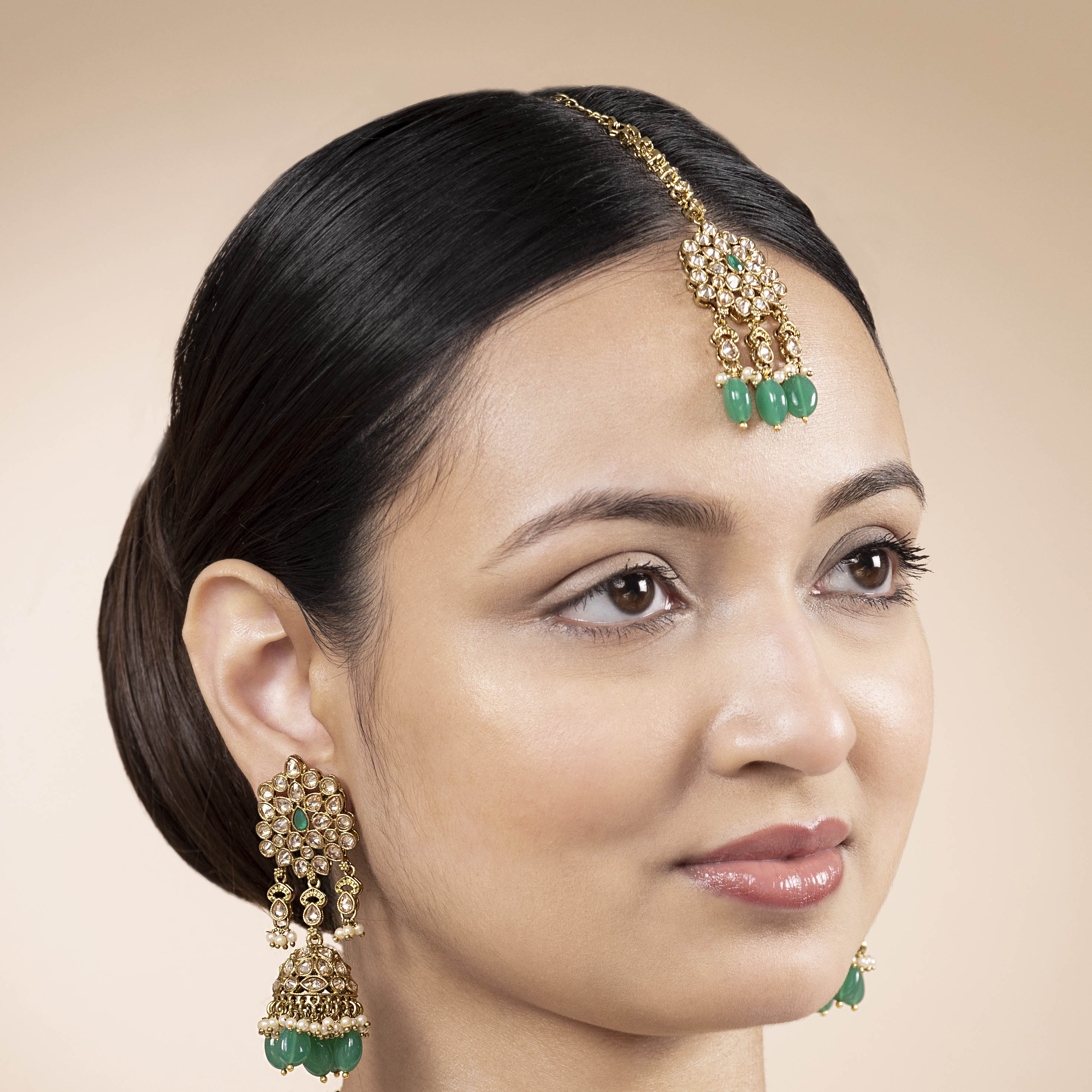 Niya Necklace Set in Emerald and Antique Gold