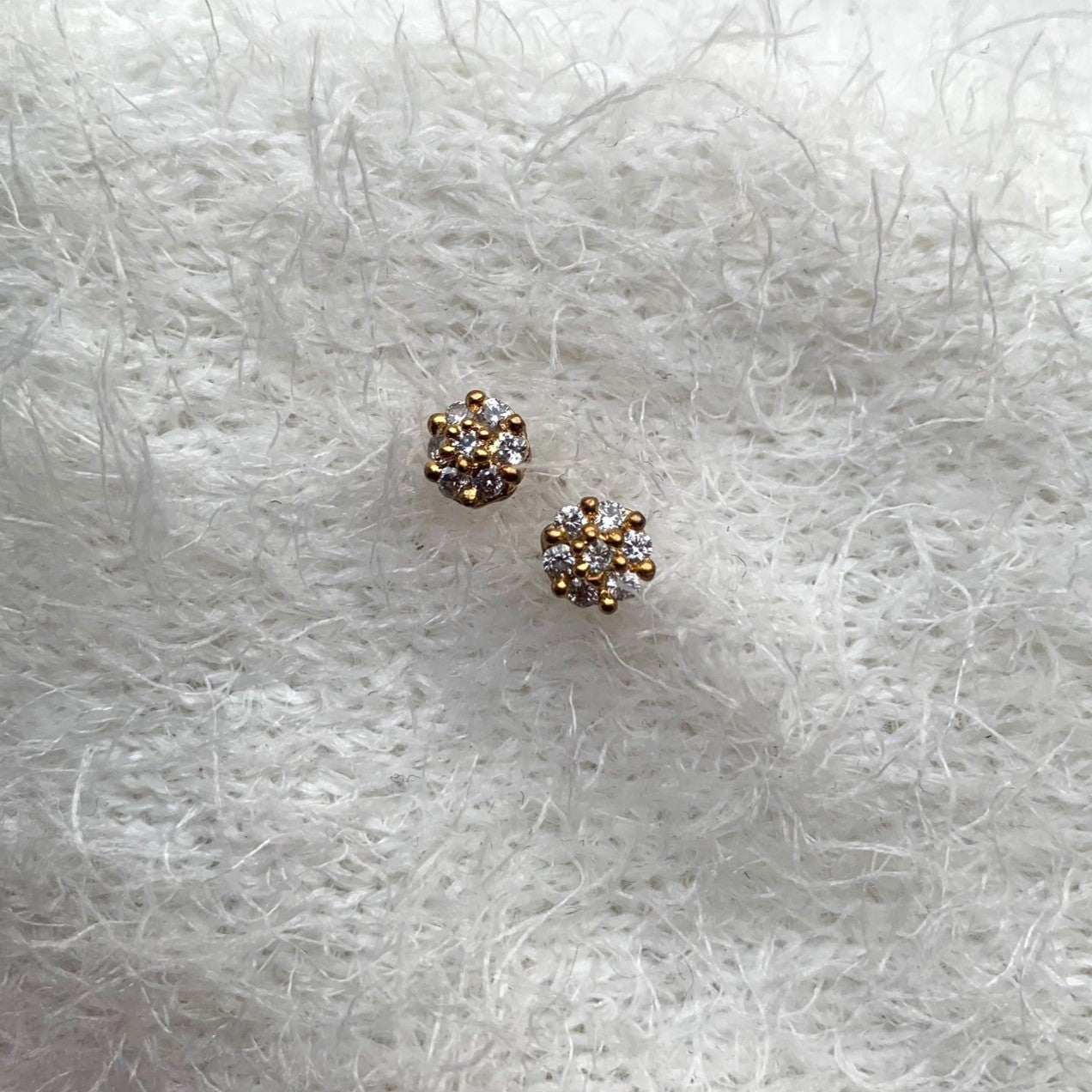 Classic Round Cubic Zirconia Ear Studs in Gold